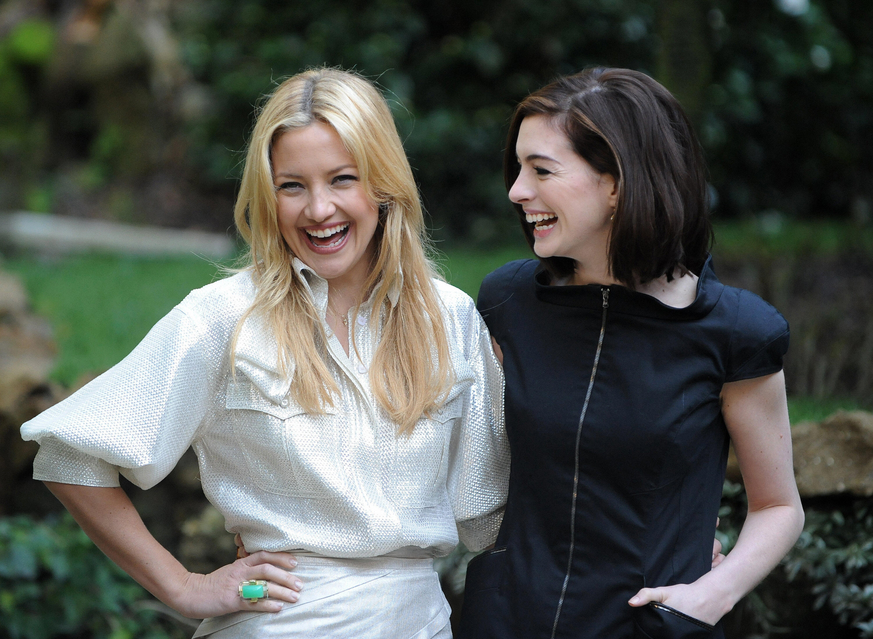 Kate Hudson and Anne Hathaway promoting Bride Wars in Rome, January 2009