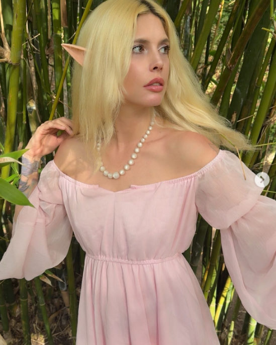 Cleo Rose Elliott brought whimsical fairy magic to her feed on September 23, 2025, while posing amidst nature. Her dreamy look centered on an ethereal soft-pink dress paired with a timeless pearl necklace, capturing a romantic, storybook-inspired aesthetic.