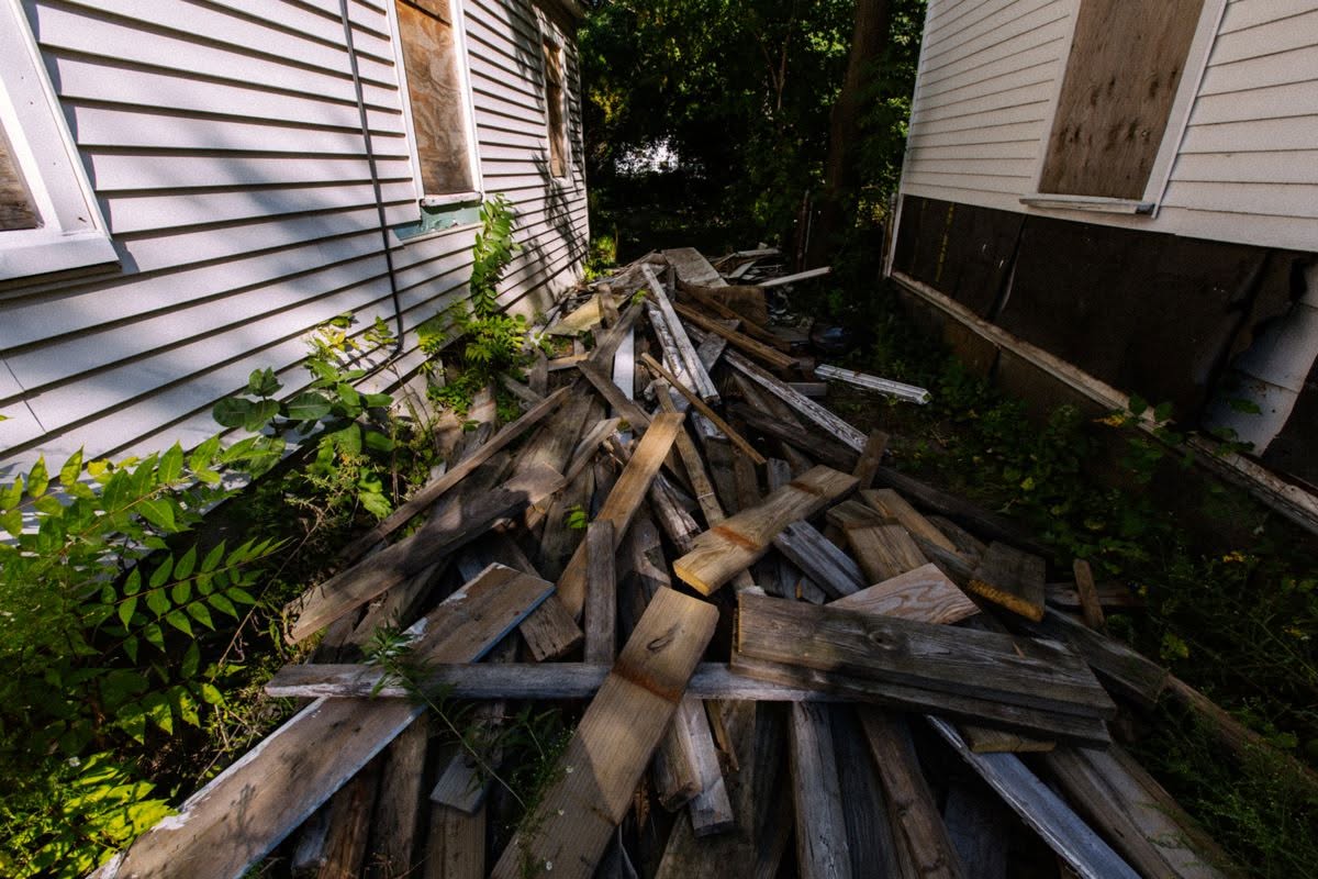 After Michigan ordered the house demolished in 2013 because it had become structurally unsafe, the property was carefully dismantled rather than simply torn down. Eminem's team later preserved pieces of the building because of its connection to "The Marshall Mathers LP." | Source: Facebook/eminem