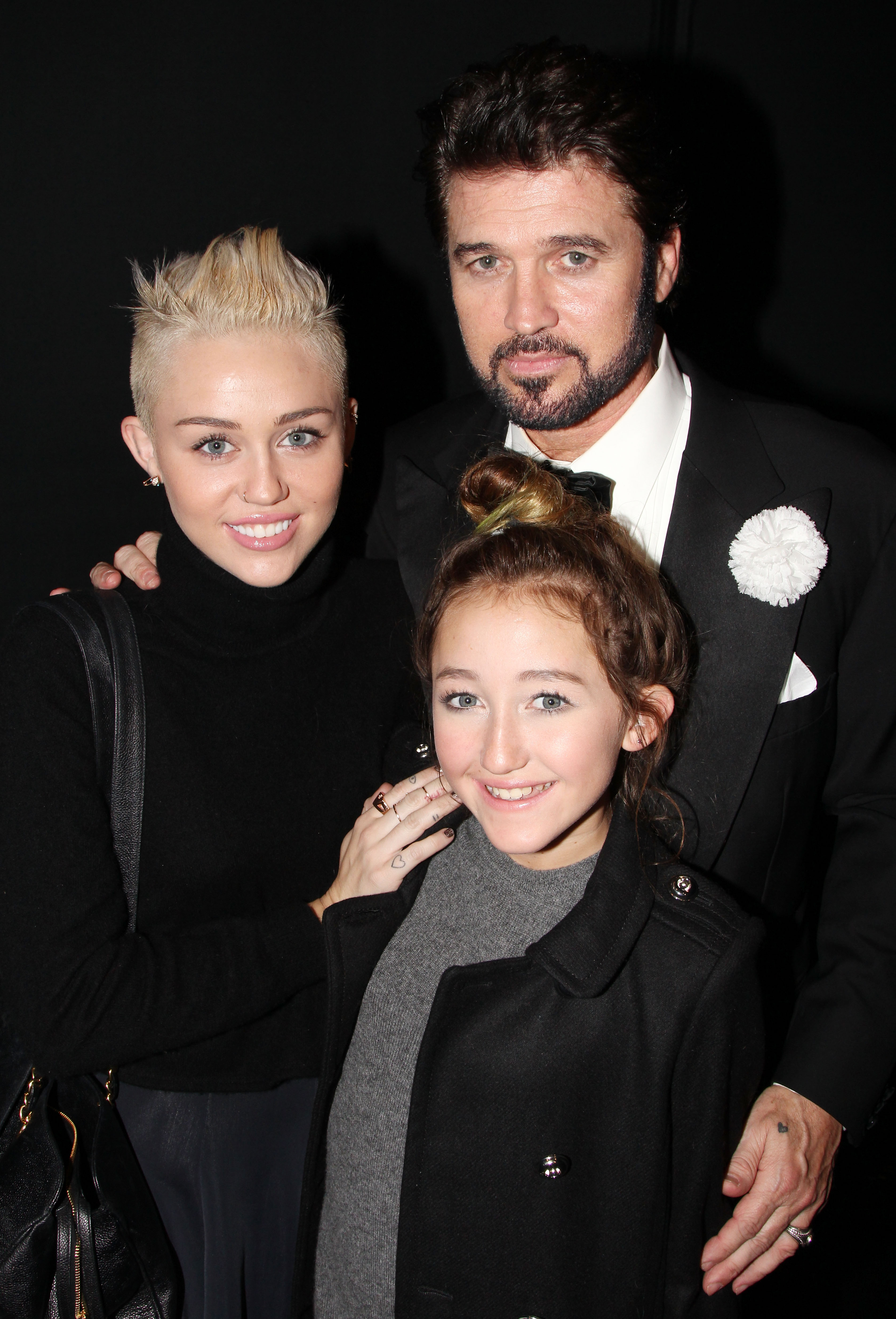 Miley, Billy Ray, and Noah Cyrus pose backstage at the Broadway musical "Chicago" in New York City on November 18, 2012. | Source: Getty Images