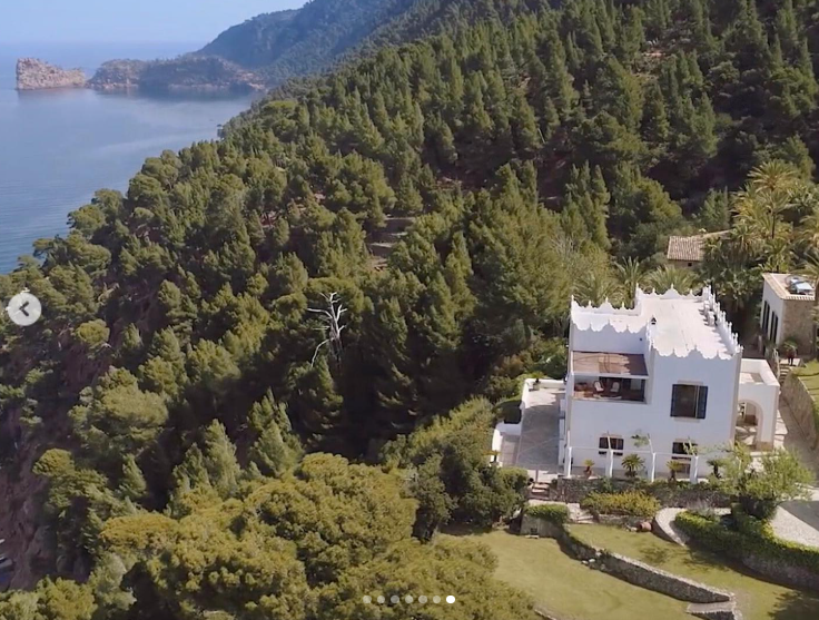 This aerial view shows just how secluded S'Estaca is, with the white villa positioned between thick forest and the Mediterranean coastline. The surrounding landscape makes the estate's remarkable level of privacy immediately visible. | Source: Instagram/robbreport