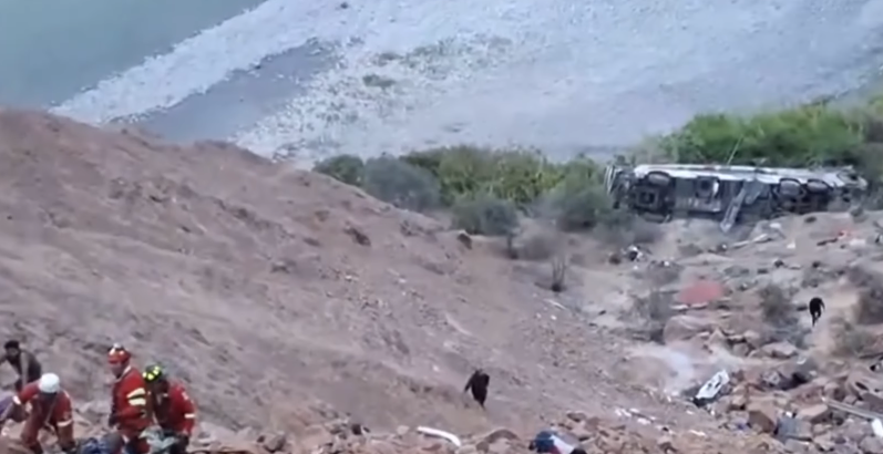 Bus crash near the Ocoña river after the accident on the rough stretch of the Pan-American Highway South in Peru, from a video dated November 12, 2025 | Source: Youtube/NDTV