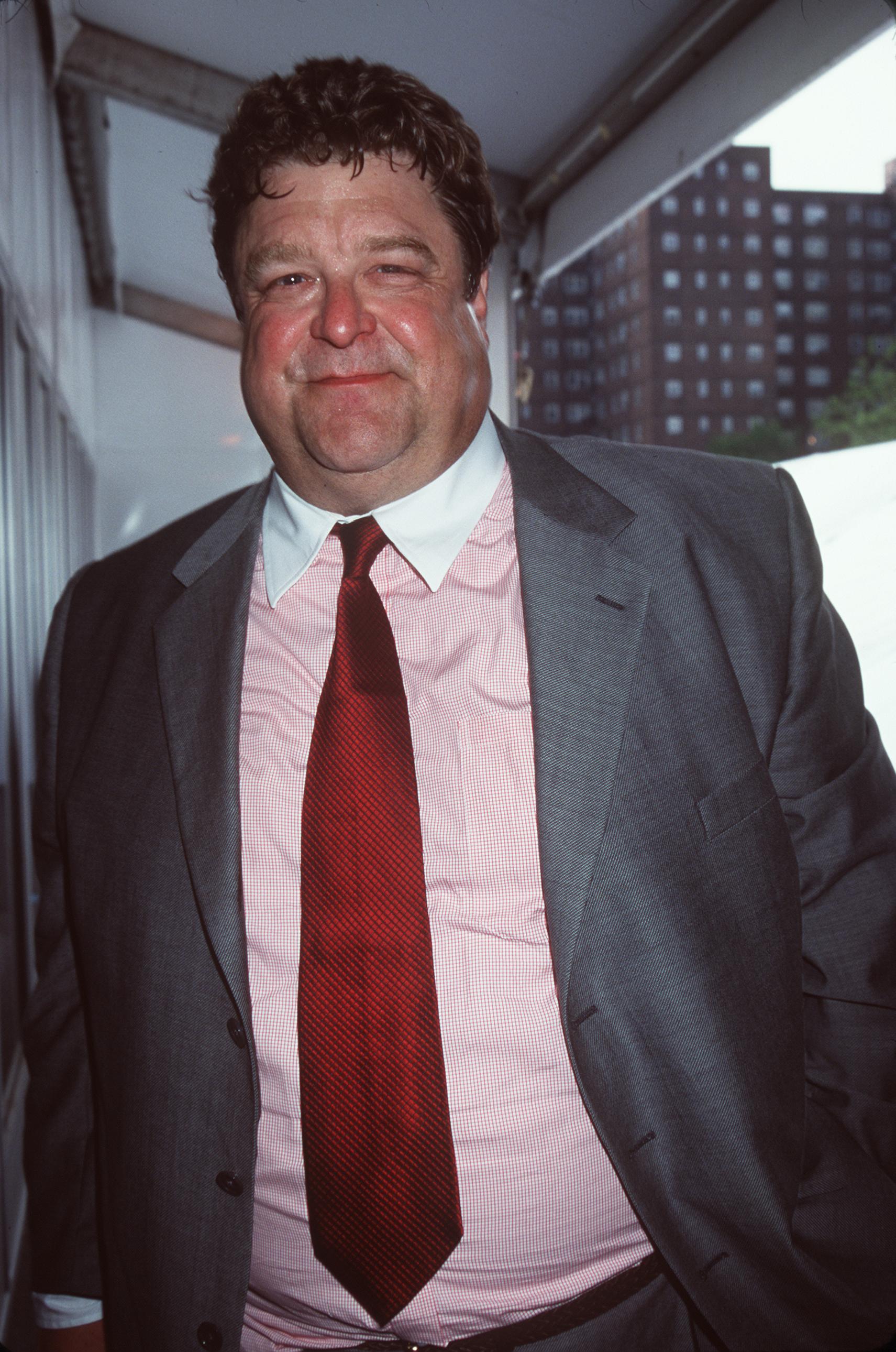 John Goodman poses at Fox's Upfront presentation in New York City on May 18, 2000, seven years before he got sober. | Source: Getty Images