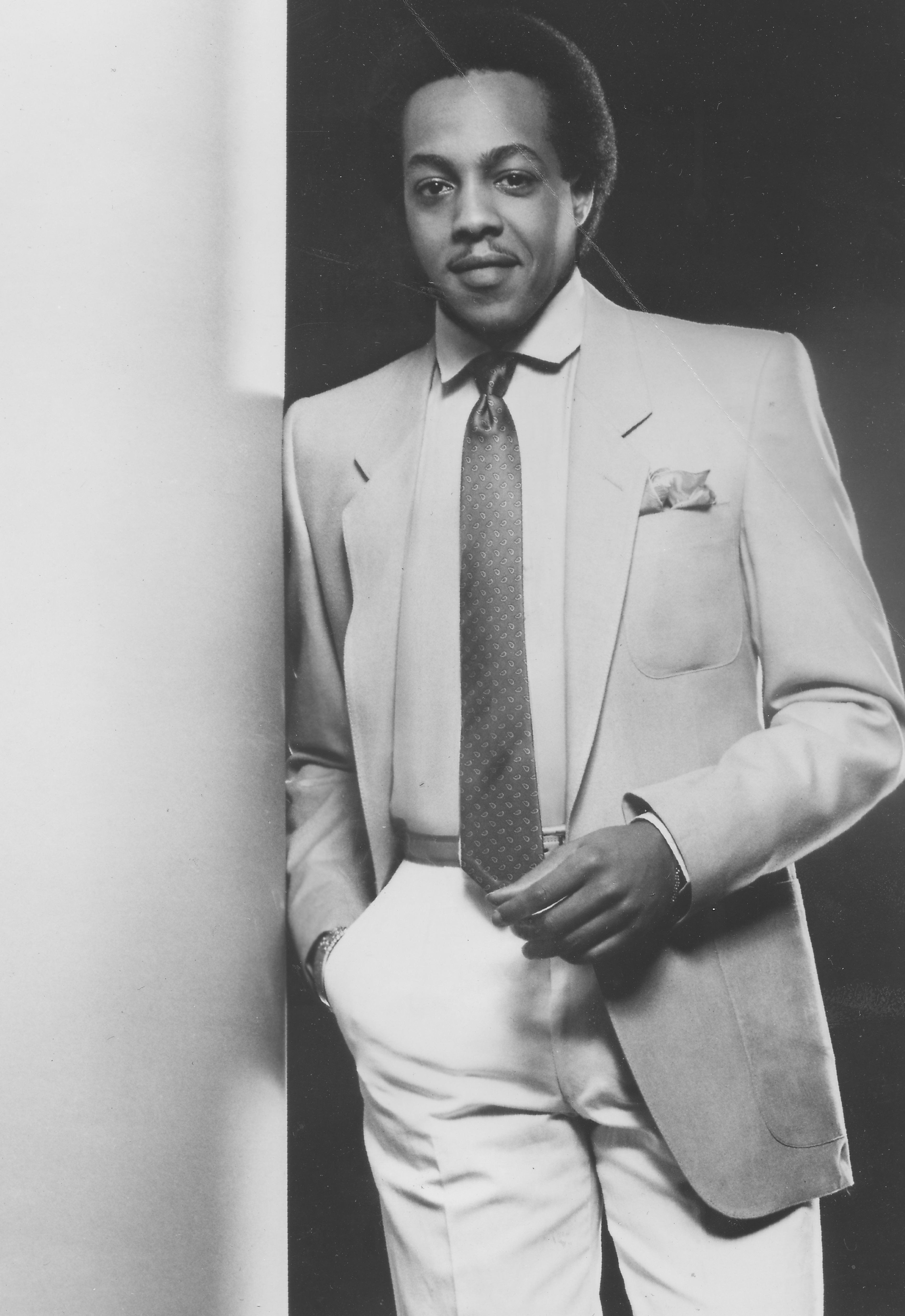 Peabo Bryson poses for a portrait in 1975  | Source: Getty Images