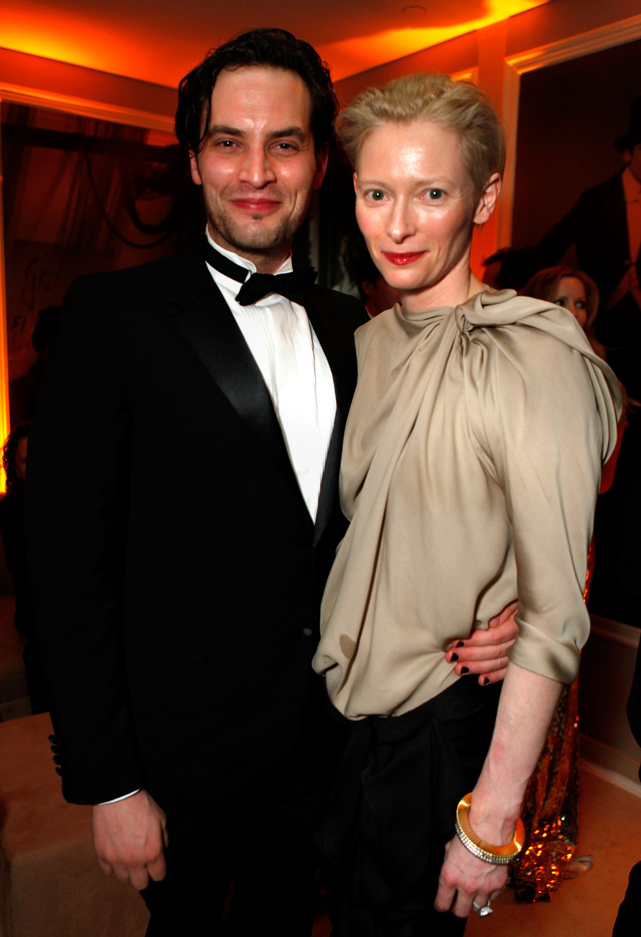 Sandro Kopp and Tilda Swinton at the 2009 Vanity Fair Oscar party on February 22 in West Hollywood, California. | Source: Getty Images
