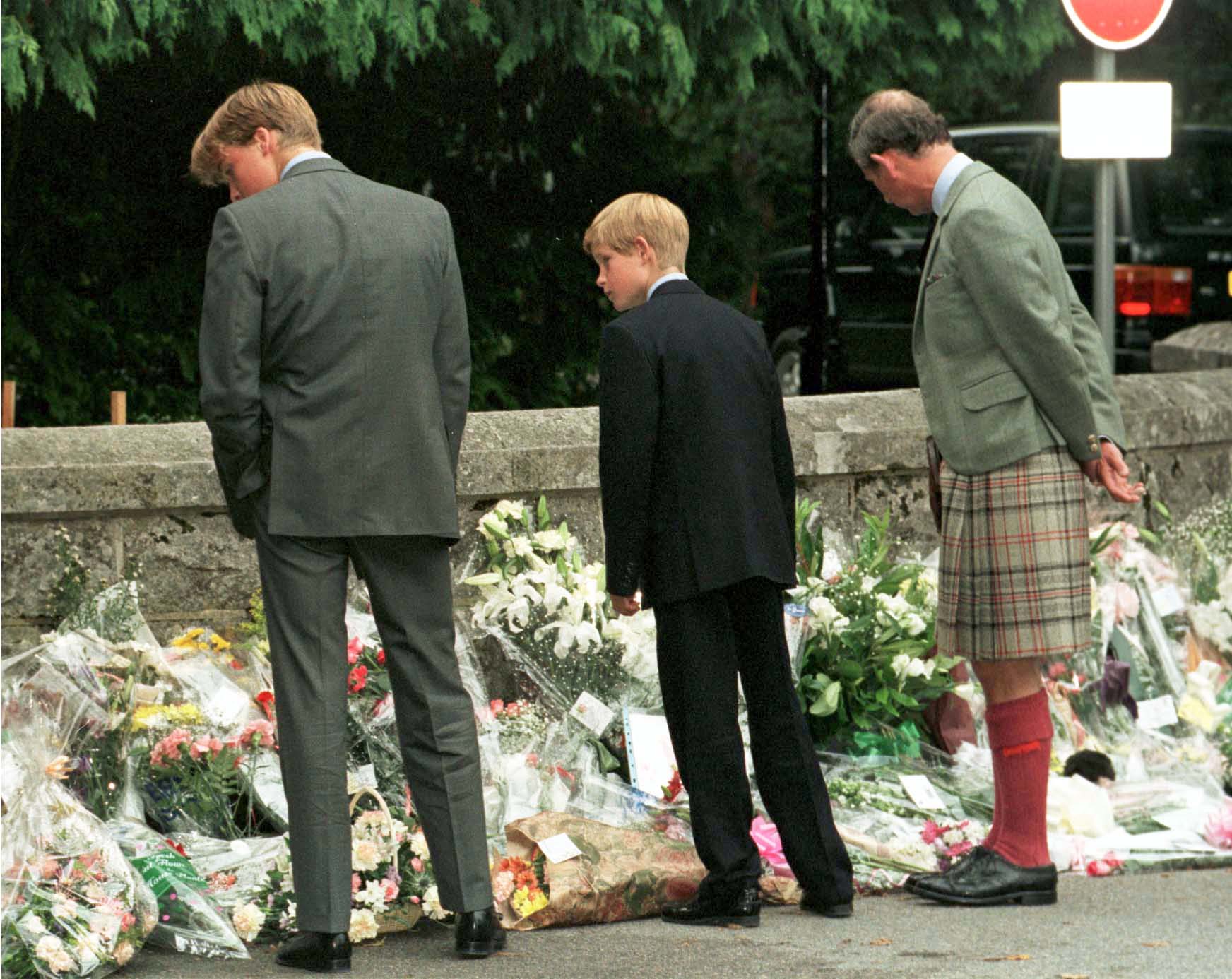 On September 5, 1997, Harry viewed flowers left outside Balmoral Castle in memory of Diana, one day before her funeral at Westminster Abbey. | Source: Getty Images