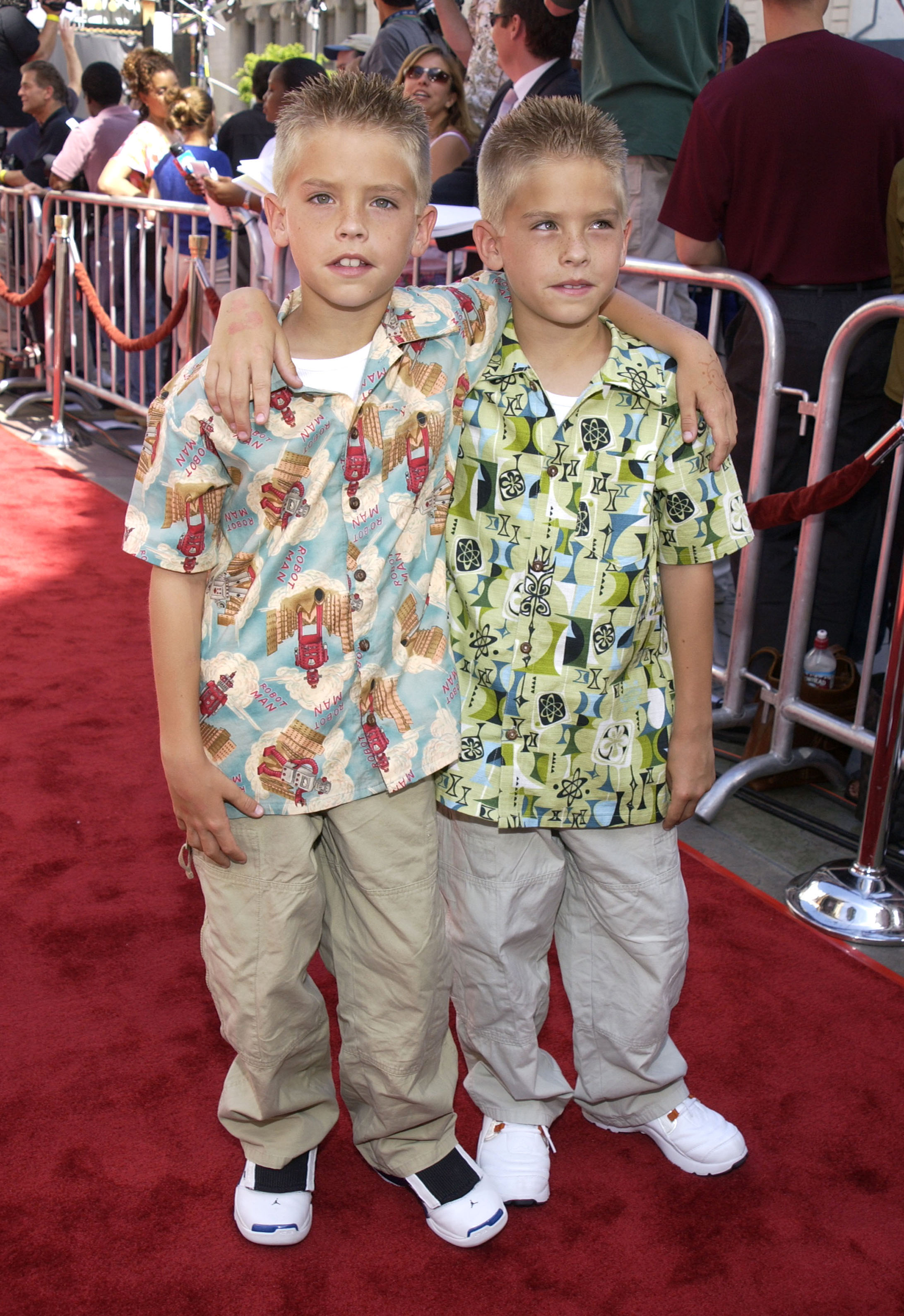 Cole and Dylan Sprouse at the "Star Wars: Episode II - Attack of the Clones" Charity premiere in Hollywood, California in 2002. | Source: Getty Images