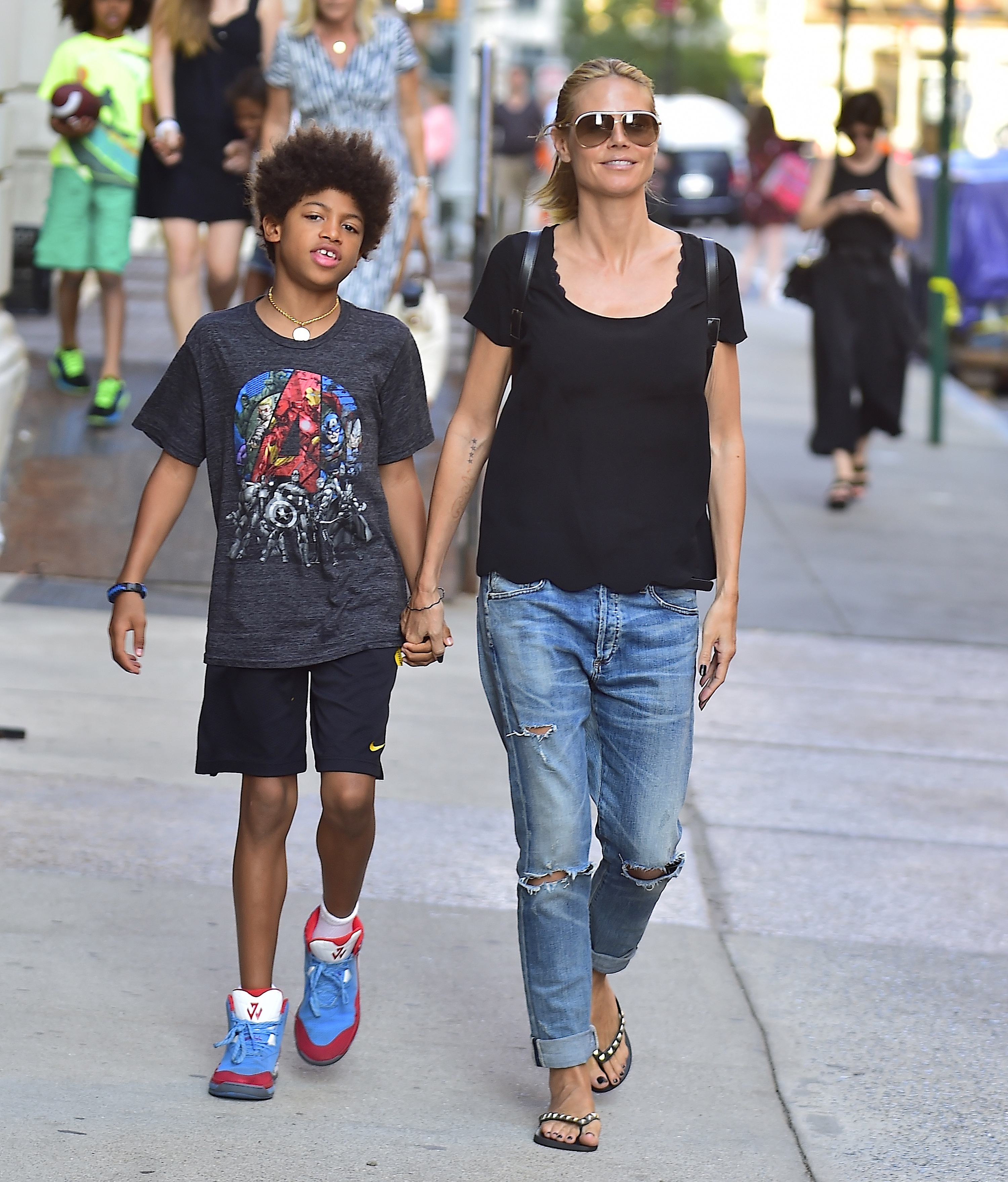 Henry Samuel and Heidi Klum stroll through Tribeca, New York City, on June 9, 2015  | Source: Getty Images