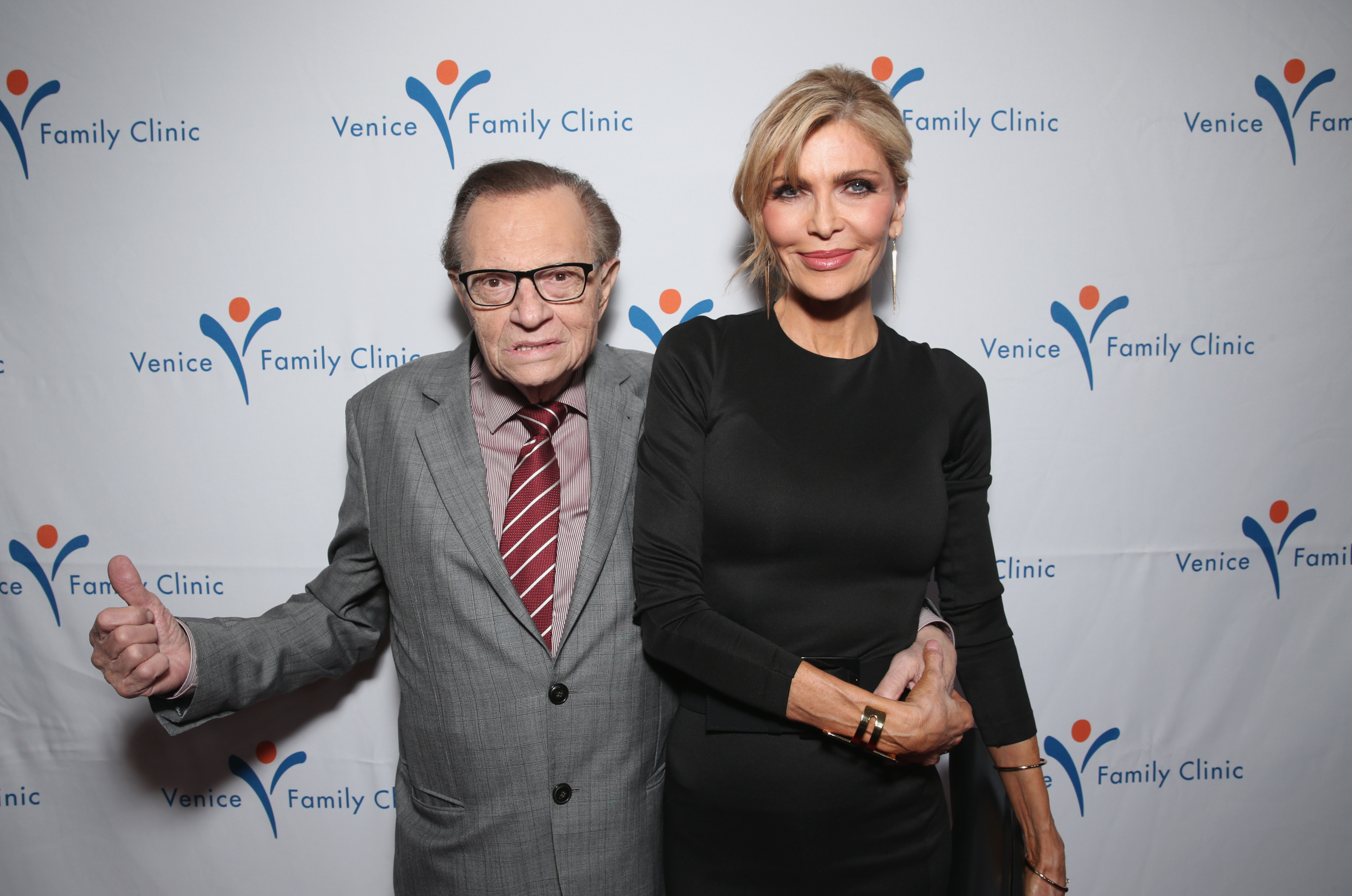 Larry King and Shawn Southwick during the Venice Family Clinic Silver Circle Gala 2016 at The Beverly Hilton Hotel on March 7, 2016, in Beverly Hills, California | Source: Getty Images