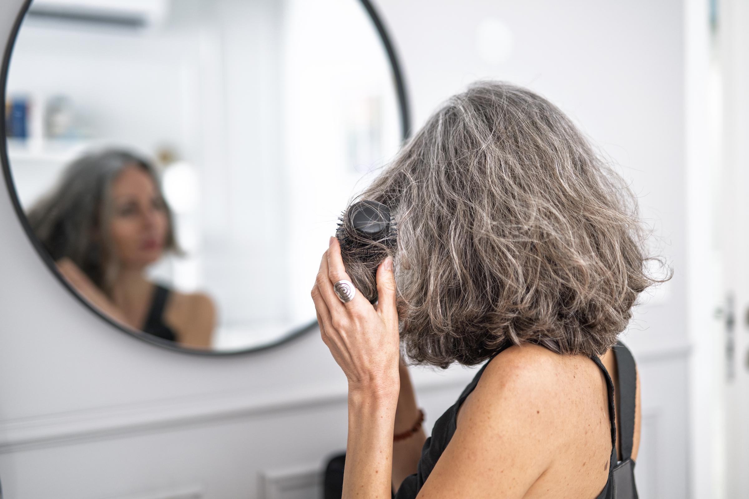 For women embracing their natural gray hair, a shorter haircut can bring out the different silver tones and add movement without the need for regular coloring. | Source: Getty Images