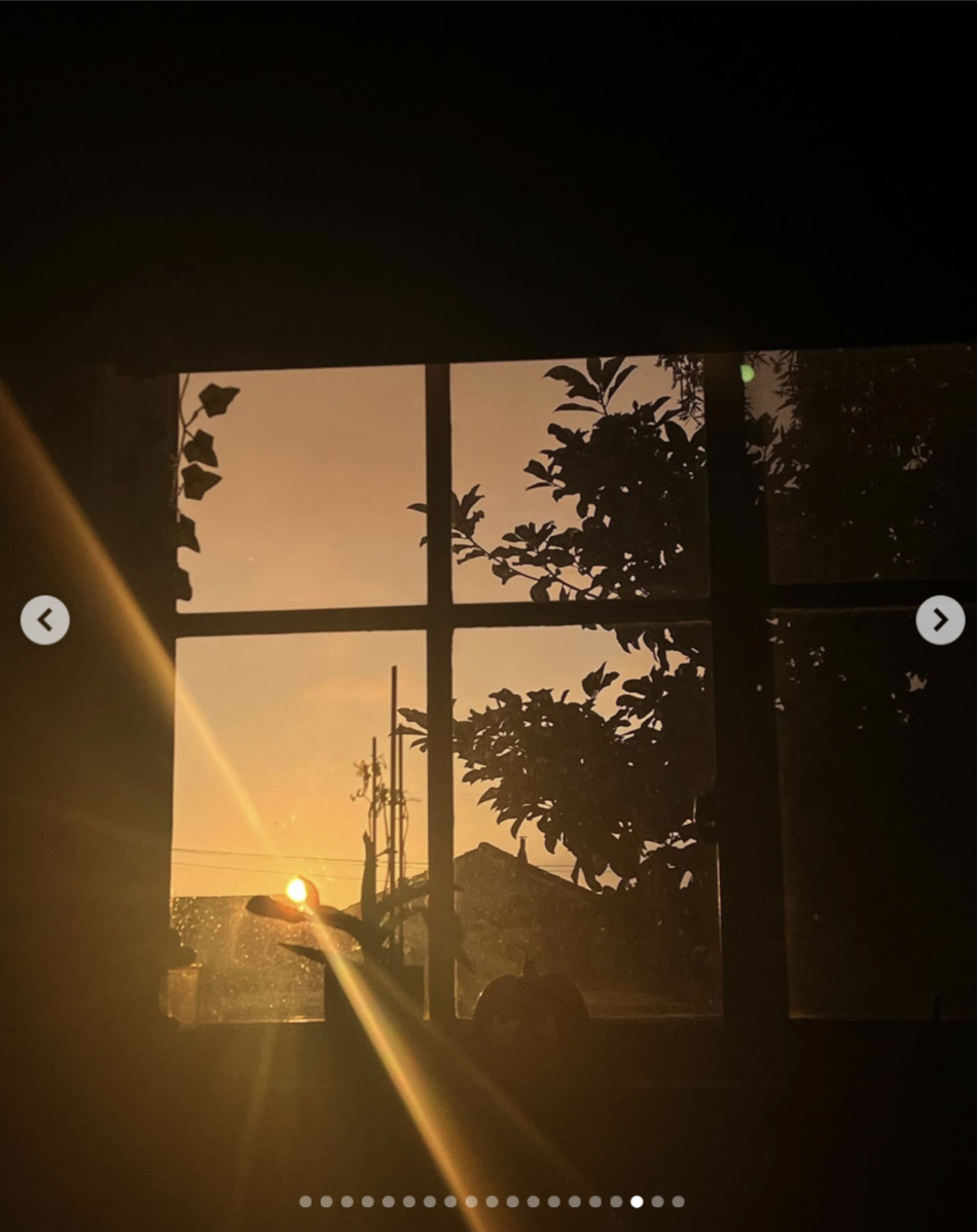 The setting sun is visible through one of the house windows in another image taken before the January 2025 fire destroyed the property. | Source: Instagram/ Mabel Lowe