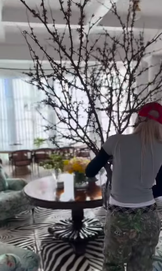Stefani once described Oklahoma as a completely unfamiliar world before she met Shelton. Inside their home, however, there are plenty of signs that she has made that world distinctly her own. | Source: Instagram/gwenstefani