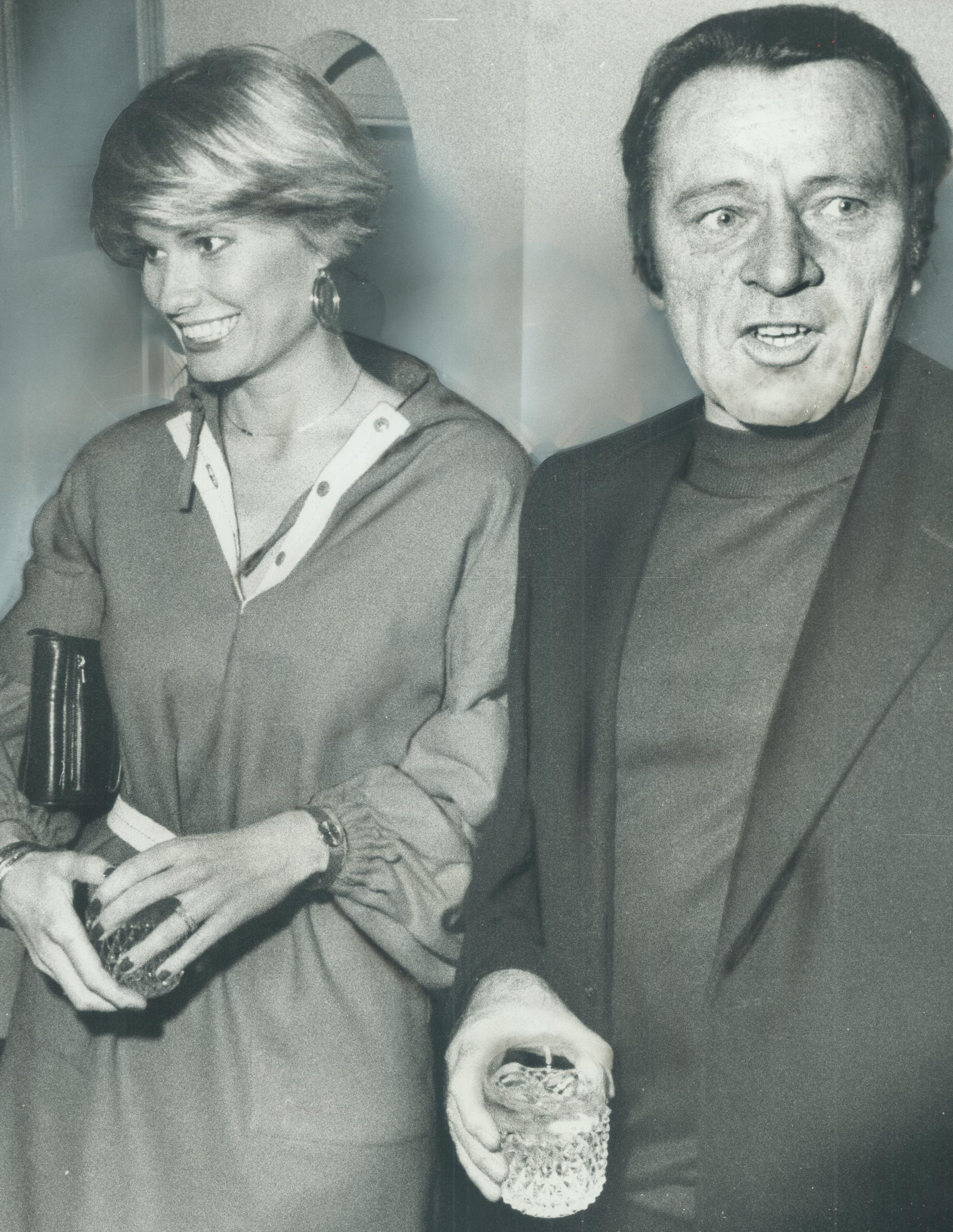 Suzy Miller and Richard Burton photographed in Canada on November 14, 1976. | Source: Getty Images