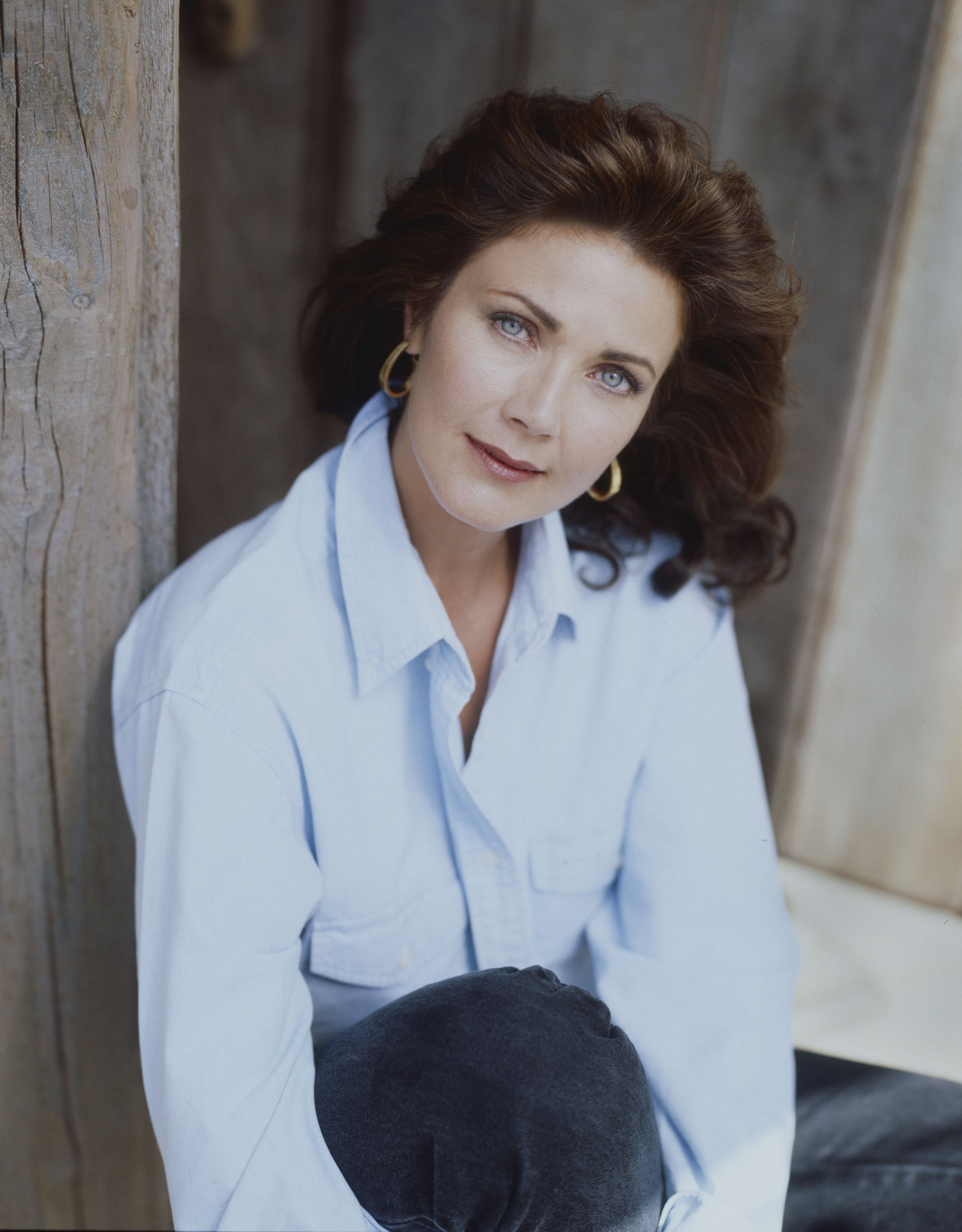 Despite Hollywood's fascination with cosmetic procedures, Carter has been open about choosing not to undergo facial surgery. She previously admitted that fear, rather than opposition to plastic surgery, influenced her decision.