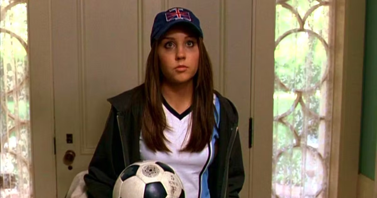 In "She's the Man," Viola's twin brother Sebastian secretly travels to London with his band, giving her two weeks to impersonate him at boarding school without his knowledge. | Source: DreamWorks Pictures.