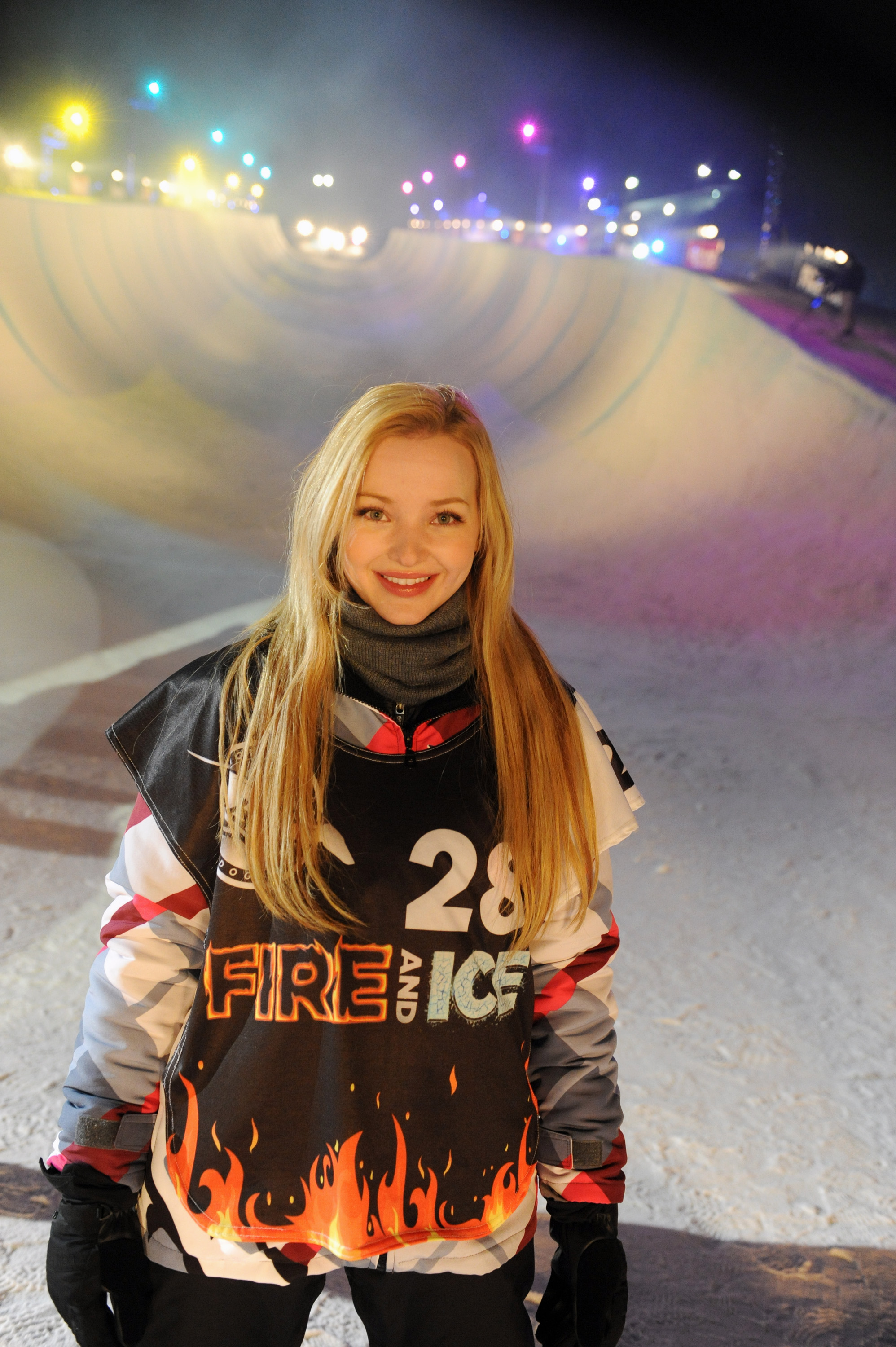 Dove Cameron on the set of "Cloud 9" in 2013. | Source: Getty Images