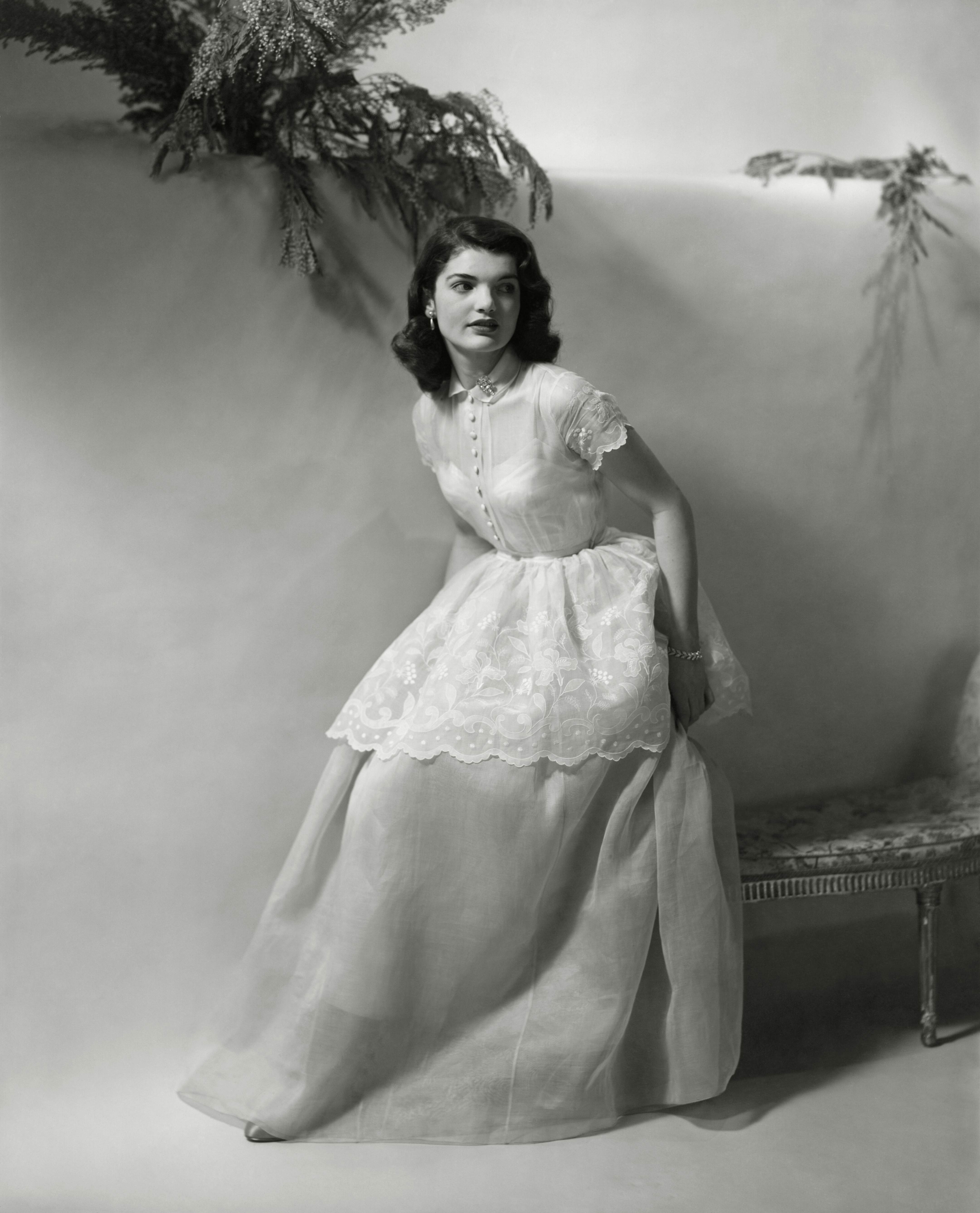 Jacqueline Kennedy Onassis posing for Vogue in 1948. | Source: Getty Images