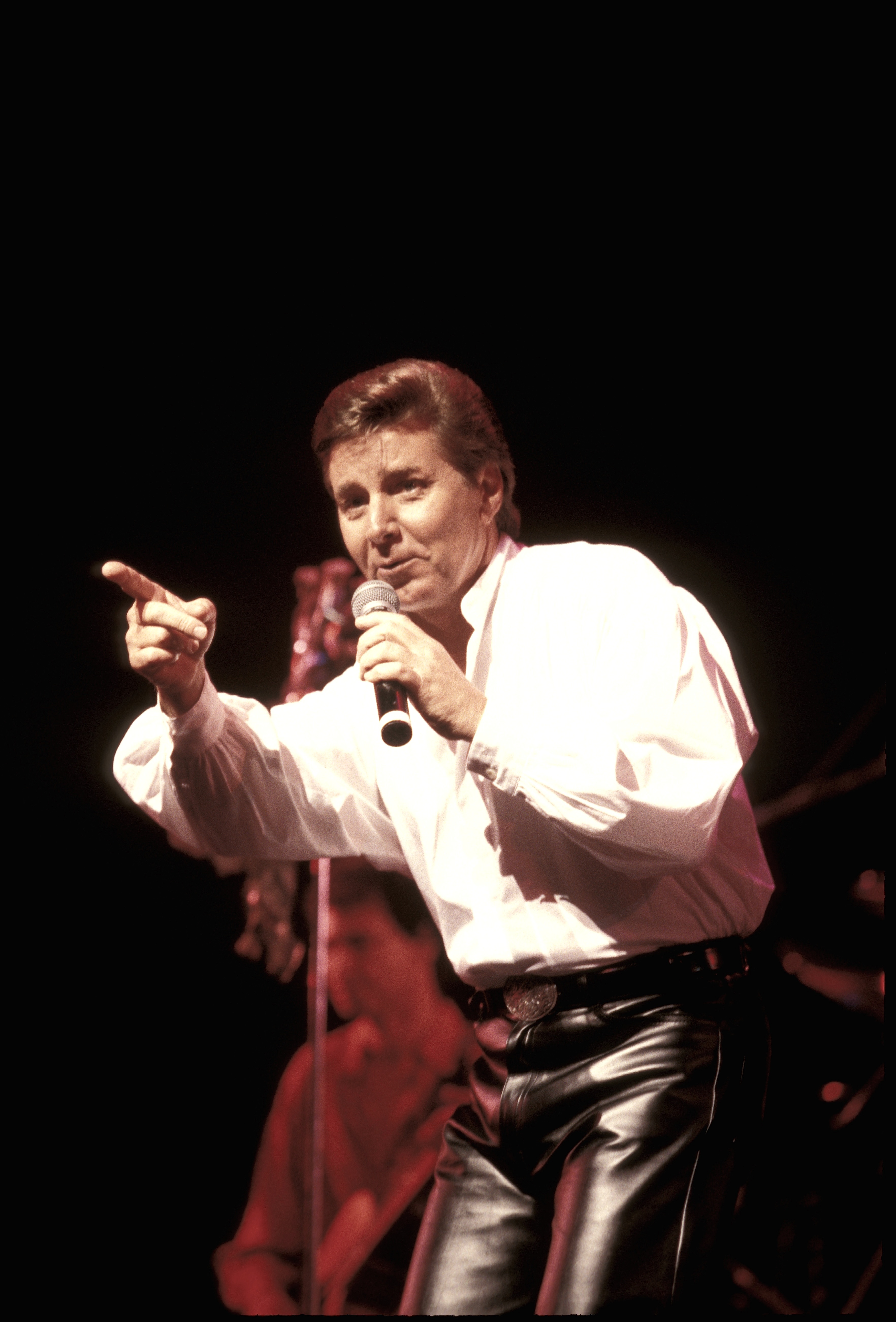 Bobby Sherman performing live on July 24, 1998. | Source: Getty Images