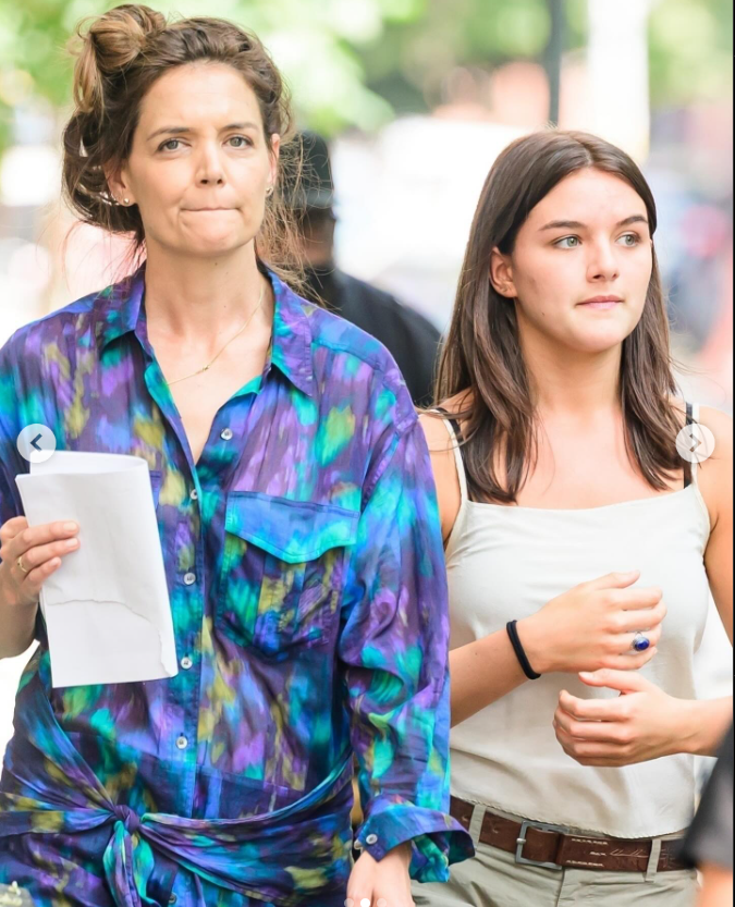 Katie Holmes and Suri Cruise seen in New York on August 7, 2025 | Source: Instagram/justjared