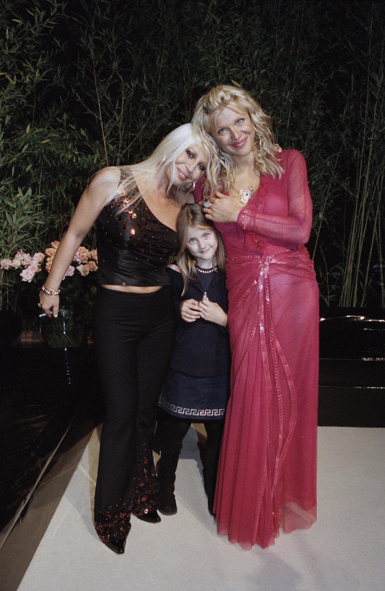 After Kurt's death in 1994, Frances grew up surrounded by her mother, paternal grandmother Wendy O'Connor, and aunts. Her childhood unfolded under an unusual level of public curiosity because of her parents' rock legacy.