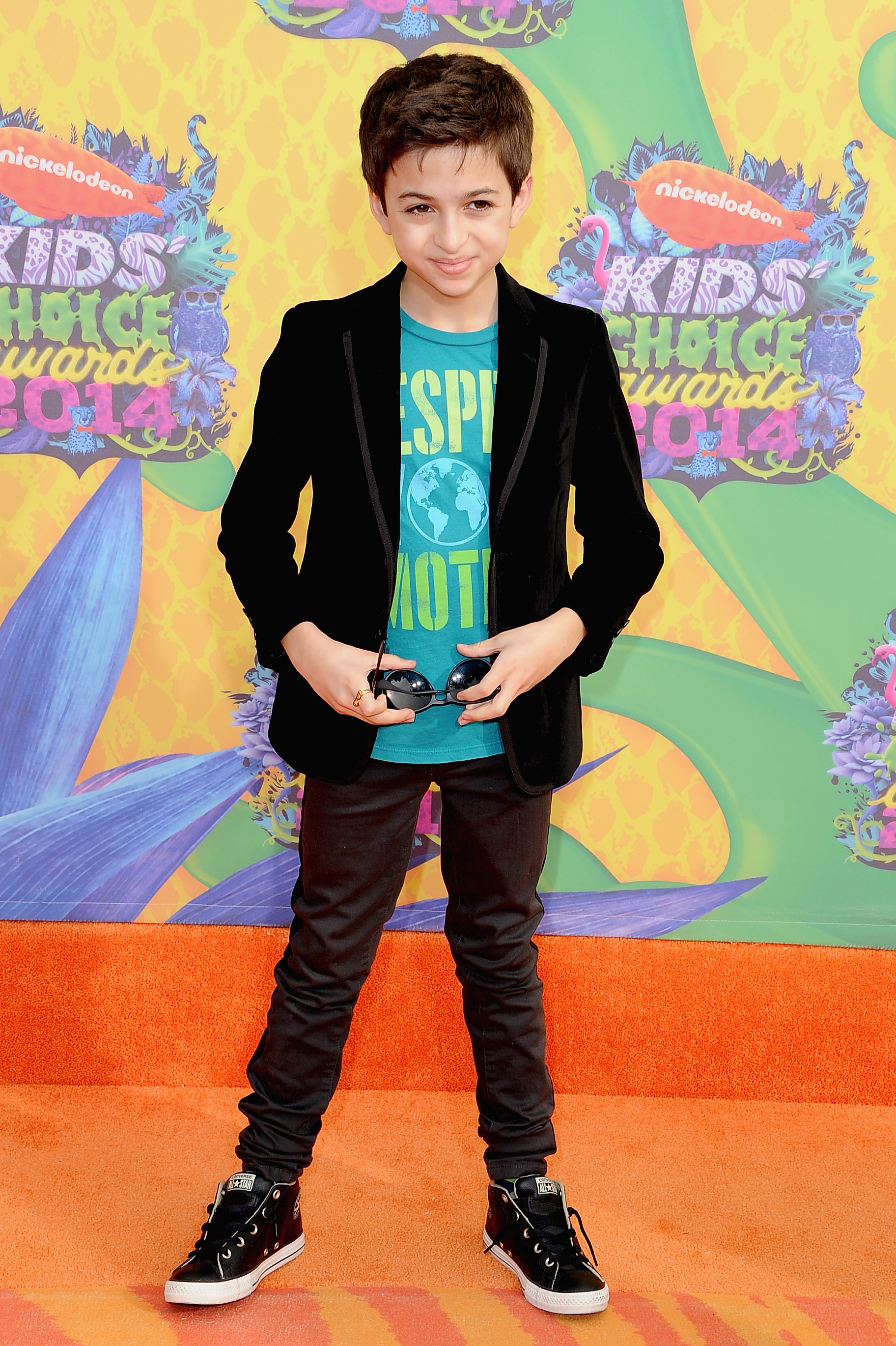 She attends Nickelodeon's 27th Annual Kids' Choice Awards in Los Angeles, California, dressed in a black blazer, a turquoise graphic T-shirt, dark trousers, and high-top sneakers. | Source: Getty Images