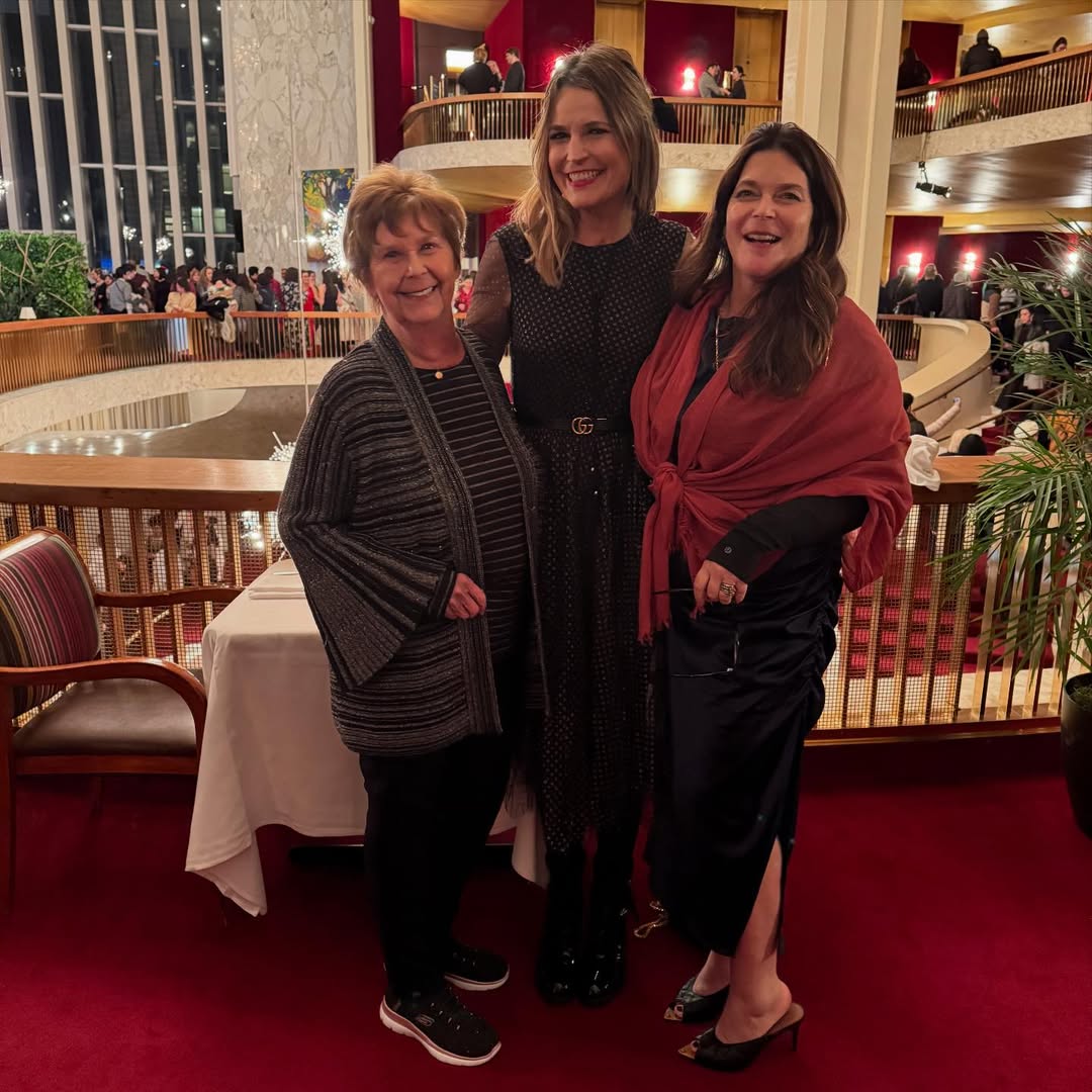 Savannah, her sister Annie, and their mom, Nancy Guthrie attend an event, from a post dated December 21, 2024. | Source: Instagram/savannahguthrie