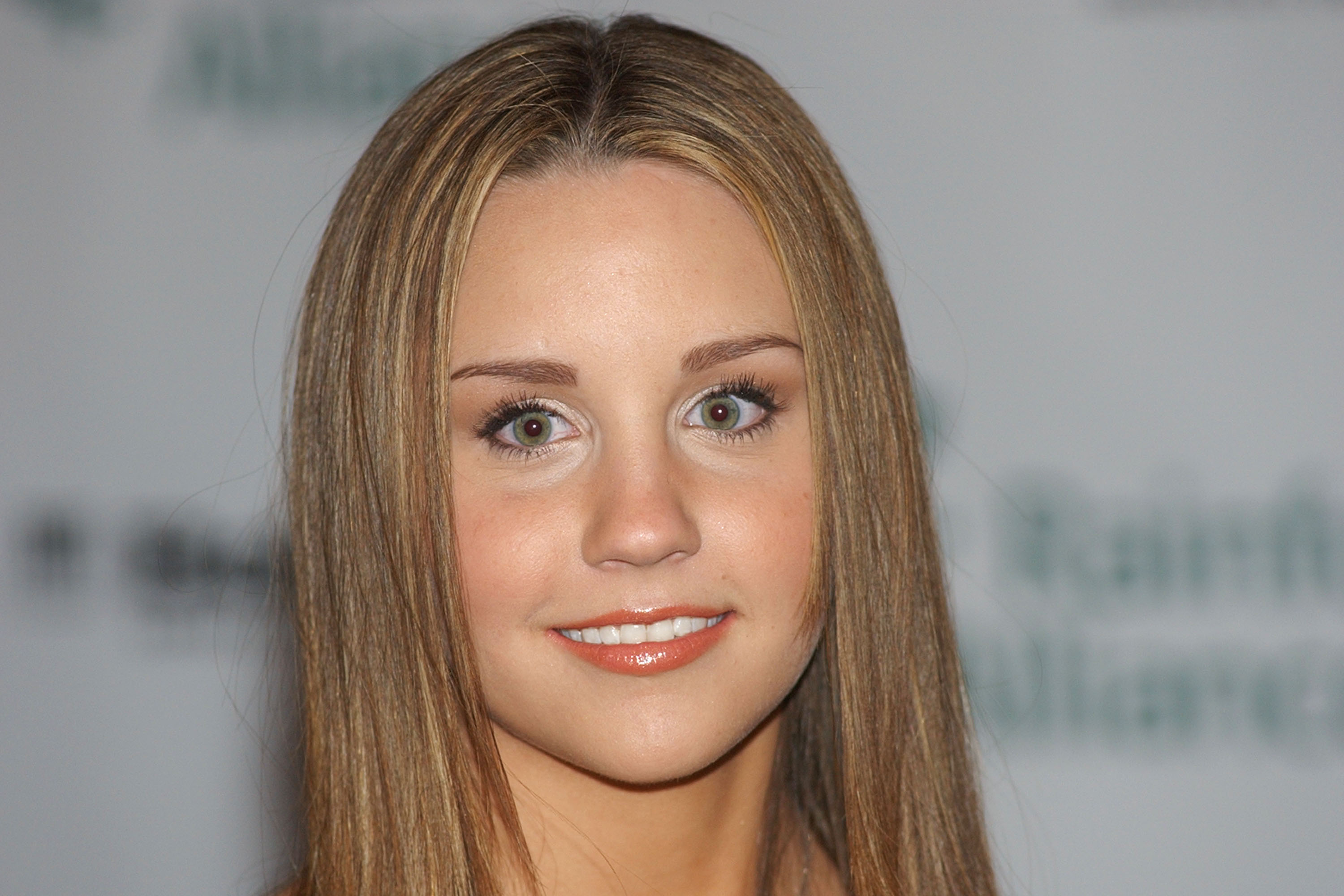 Amanda Bynes during "What A Girl Wants" Premiere Arrivals at Ziegfield Theater in New York. | Source: Getty Images