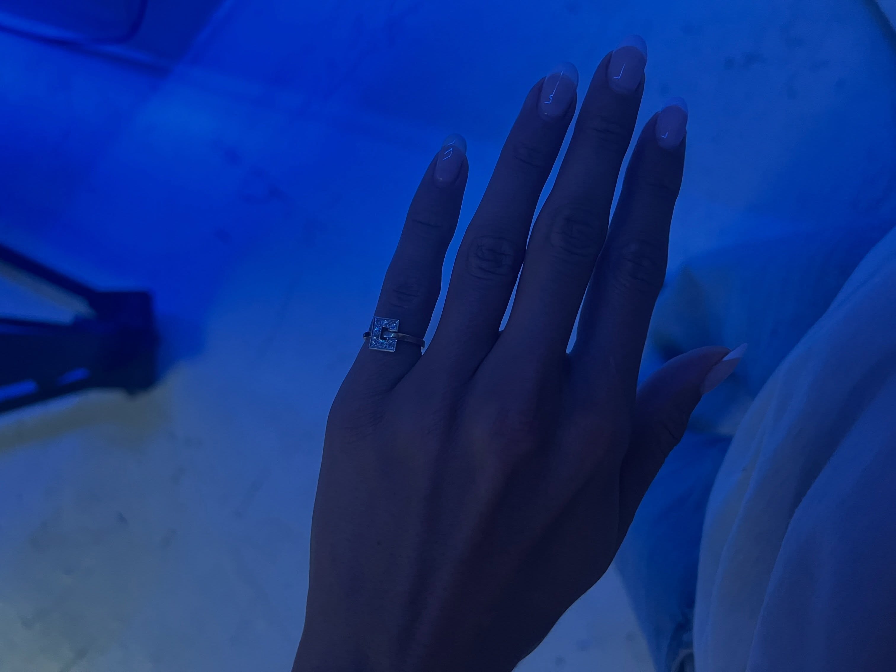 Later in the carousel, Lola shared this close-up of her manicured hand — the image that prompted one follower to remark on its resemblance to her mother Kelly Ripa's. | Source: Instagram/theyoungestyung