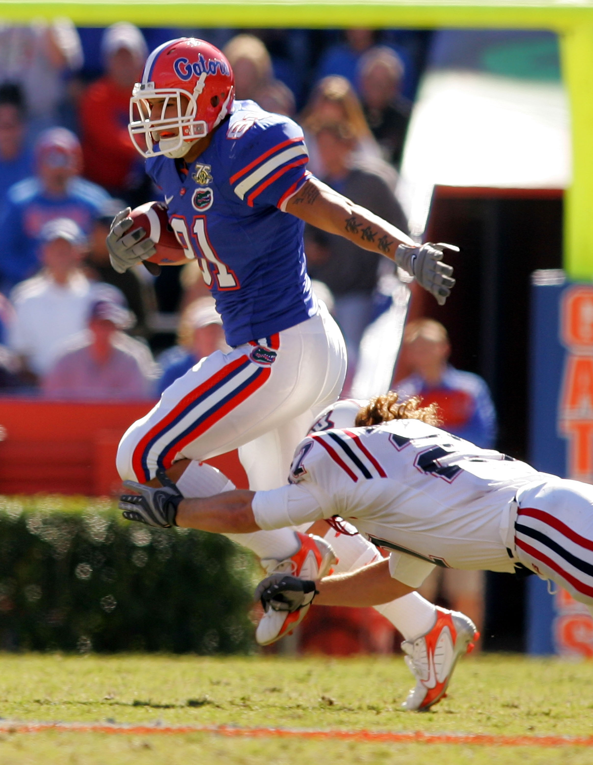 Aaron Hernandez of the Florida Gators breaks a tackle during a game against the FAU Owls at Ben Hill Griffin Stadium in Gainesville, Florida, on November 17, 2007. | Source: Getty Images