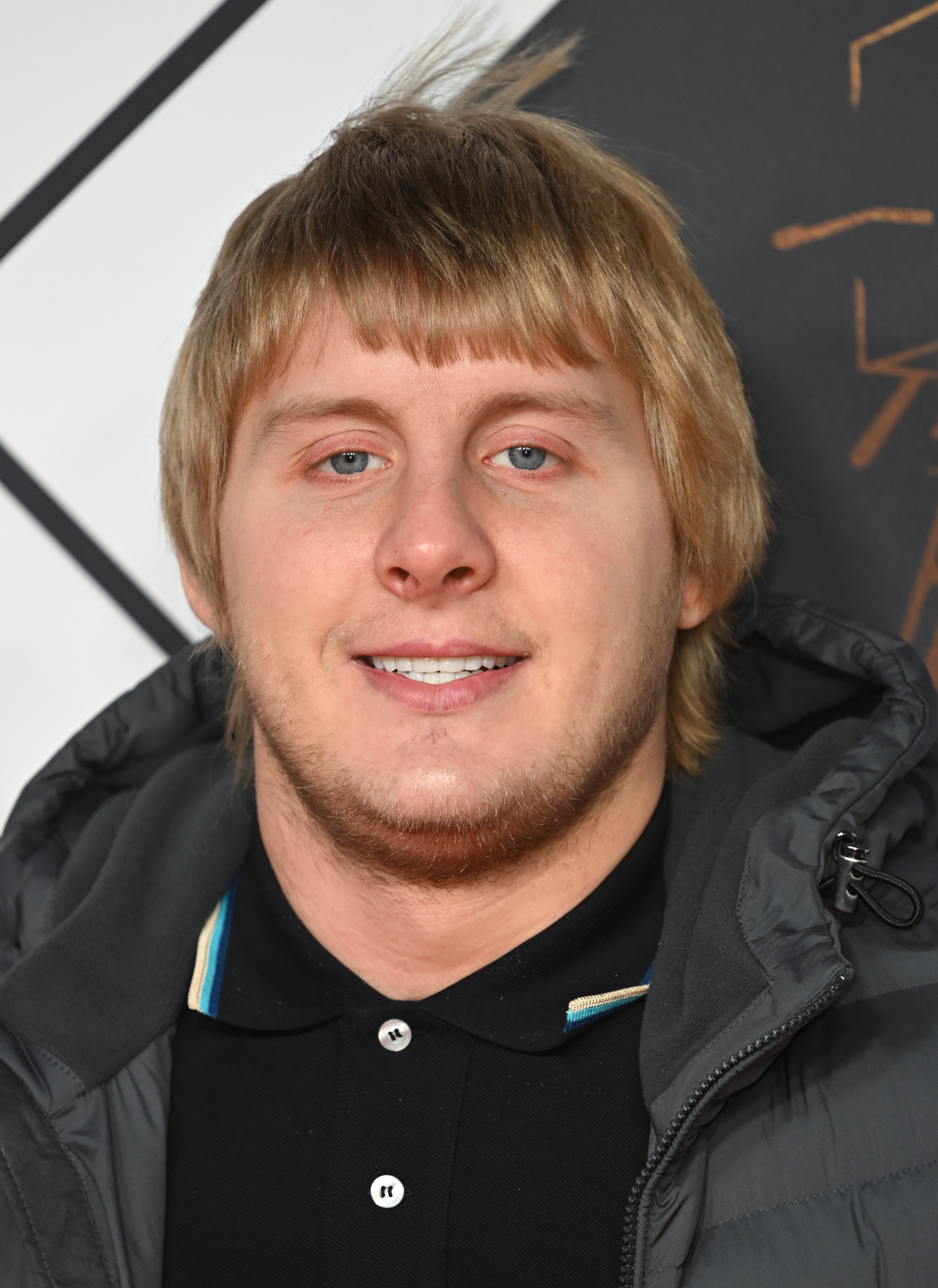 A closer view of Pimblett at the Manchester event highlighted the change in his face compared with his leaner appearance inside the Octagon. The Liverpool fighter had been open about gaining substantial weight between bouts, explaining that he enjoyed eating when he was not preparing to make the lightweight limit.