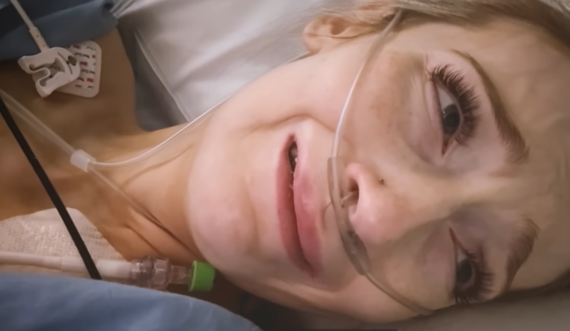 Annaliese Holland at a hospital crying shown in a report dated November 16, 2025 | Source: Youtube/news.com.au