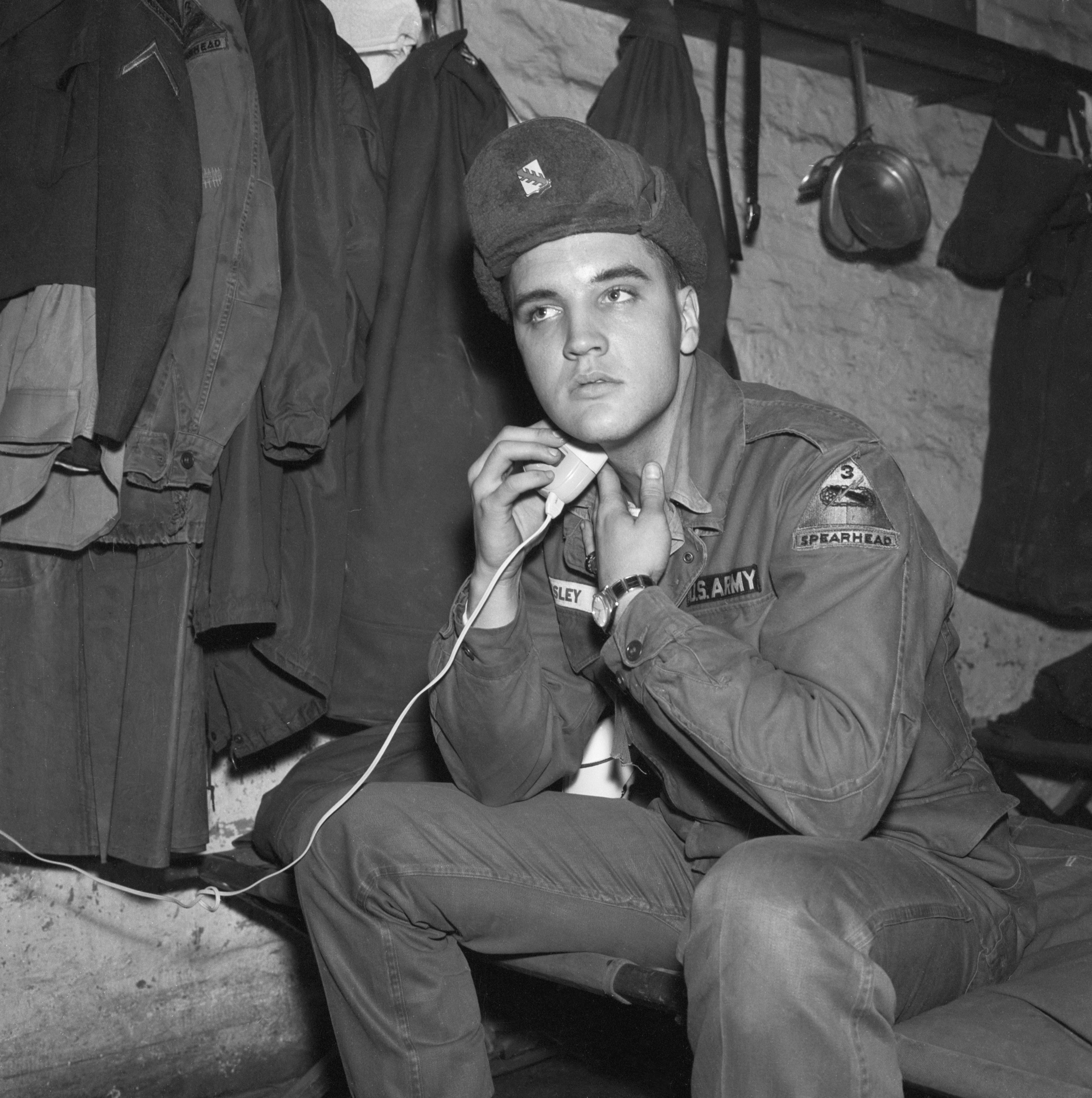 Elvis Presley shaving in U.S. Army barracks | Source: Getty Images