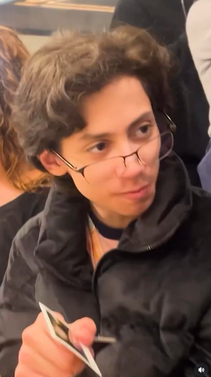 Max Muñiz speaking to someone at a restaurant, posted on February 23, 2024. | Source: Instagram/jlo