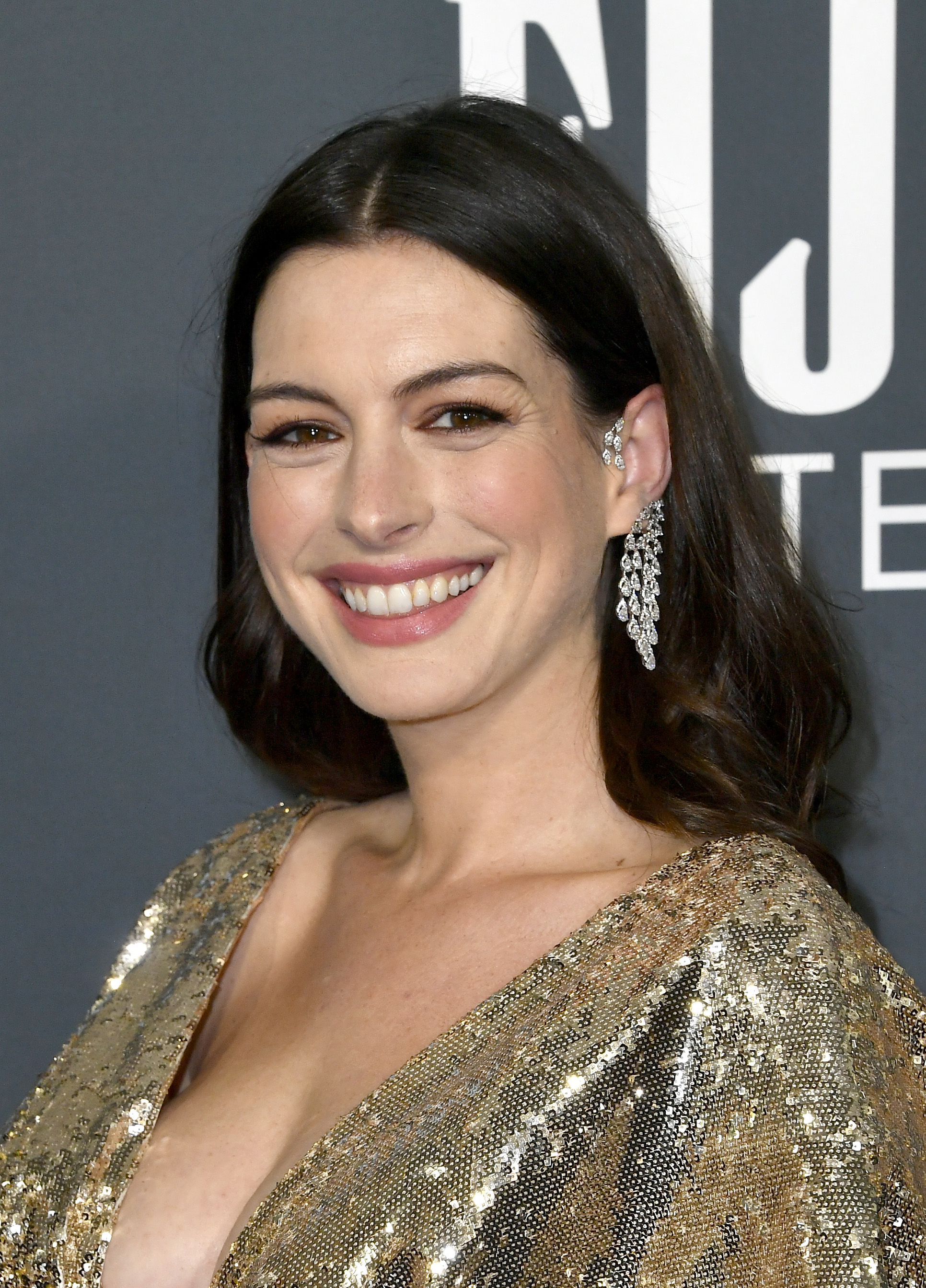 Even as she became a mother and clearly grew, her face retained a glow that could not be denied. At this event, she attended the Annual Critics' Choice Awards at Barker Hangar on January 12, 2020, in Santa Monica, California.