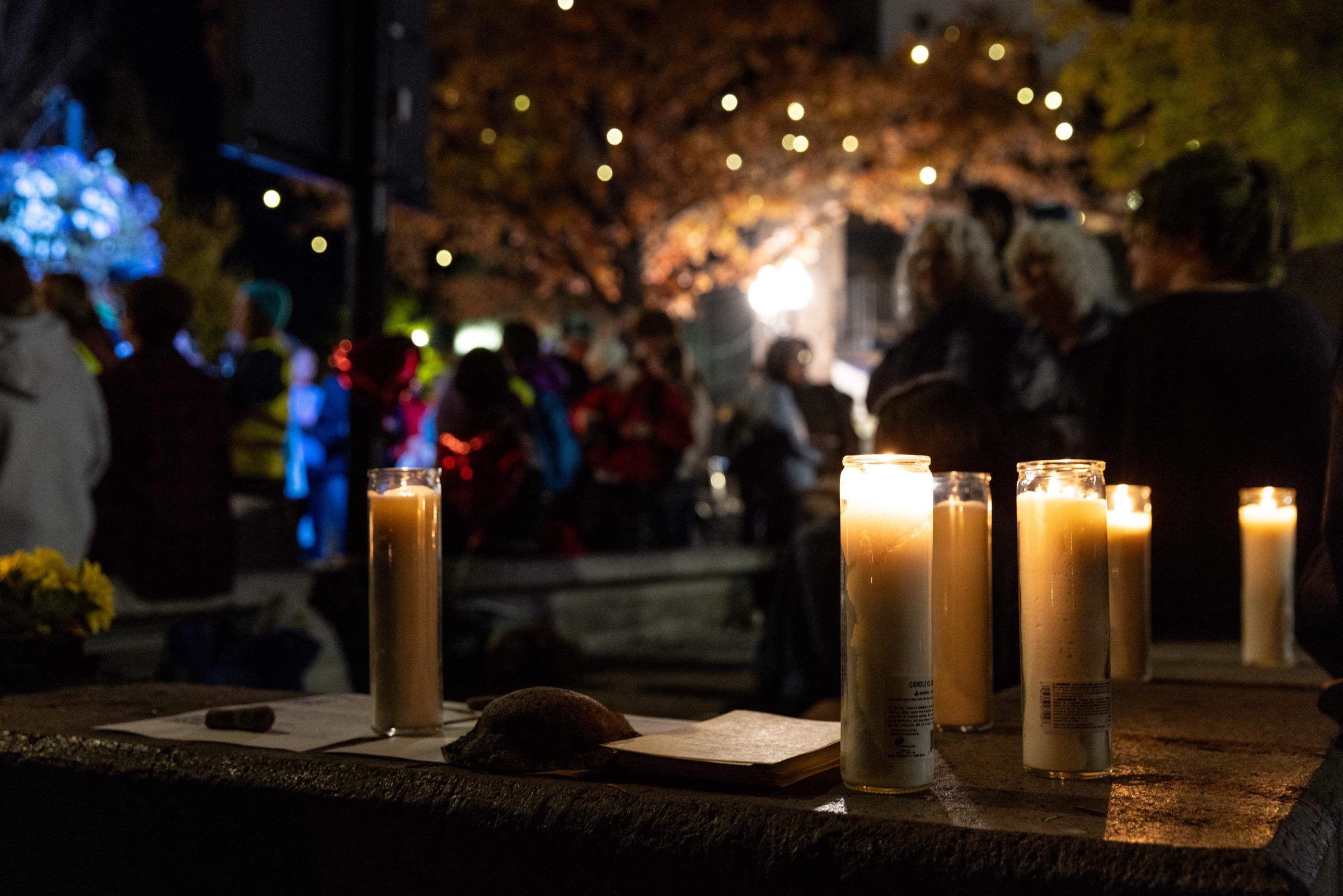 Candles burn during an October 16 vigil in Bend, as residents gathered for a second evening of remembrance following the deadly school shooting. | Source: Getty Images.