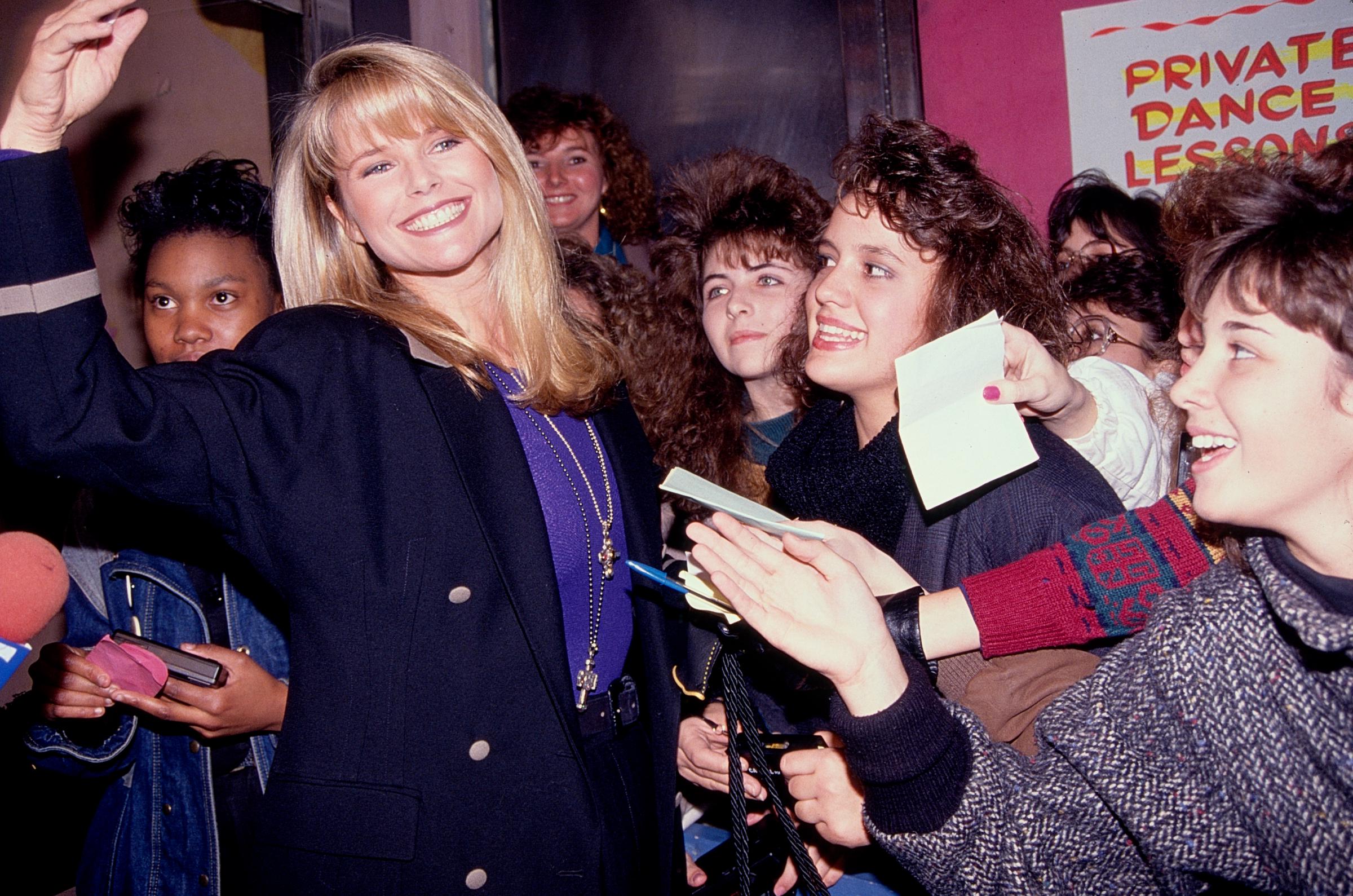 Brinkley greets a crowd at the Silver Clef Award Honors in New York City in November 1990. By then, she had moved into another decade of a career that would eventually span nearly 50 years. | Source: Getty Images