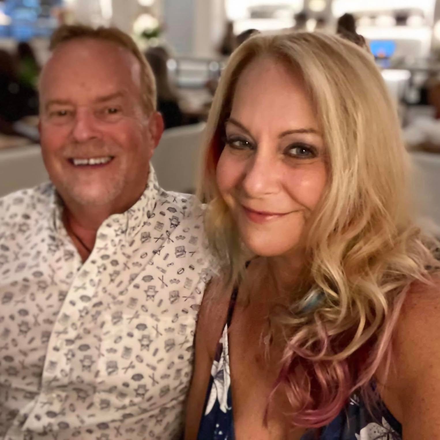 Stephen and Tracey Willetts pose for a selfie posted on April 21, 2022. | Source: Facebook/Tracey Parker Willetts