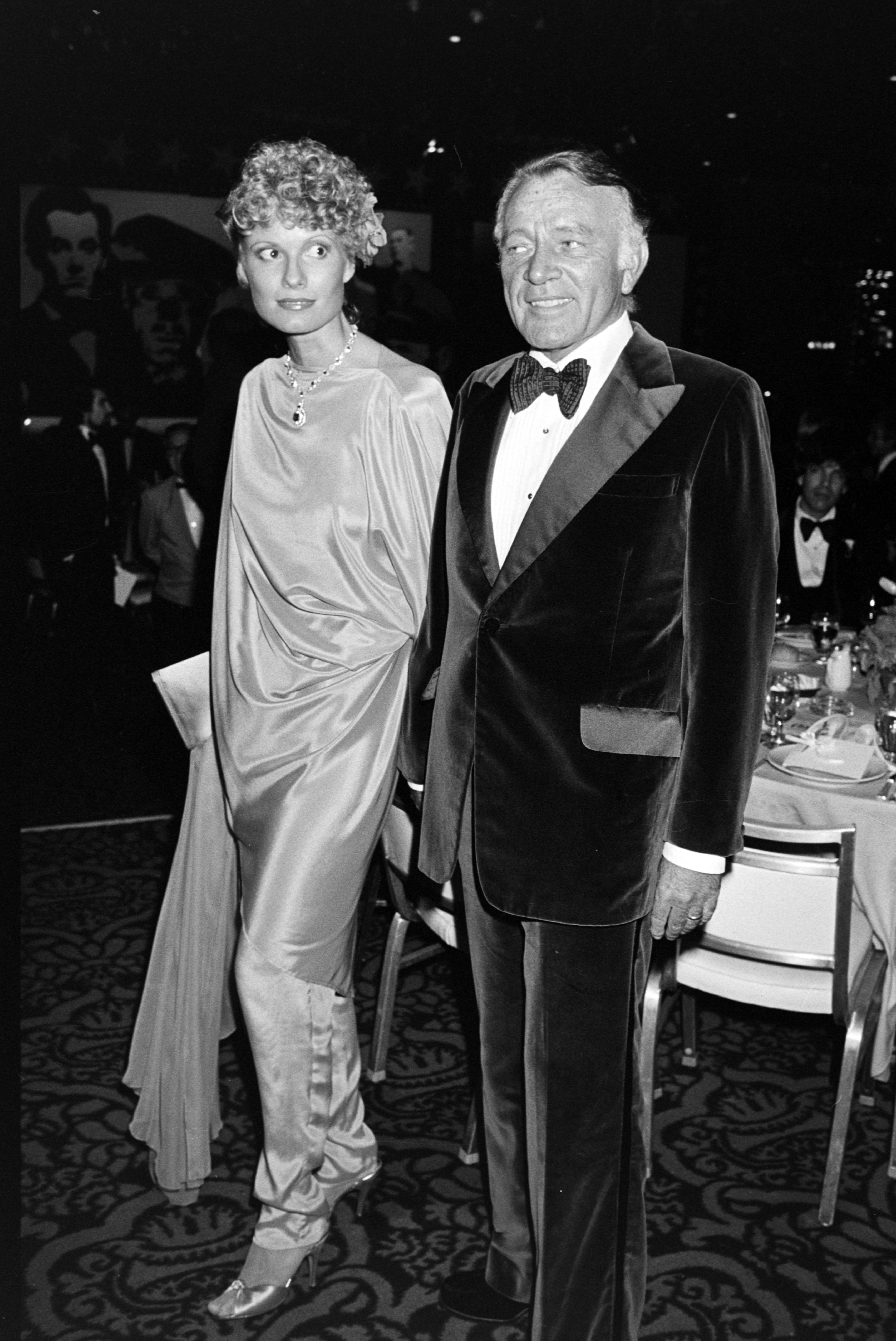 Suzy Miller and Richard Burton attend an American Film Institute event at the Beverly Hilton Hotel in California on March 3, 1978. | Source: Getty Images