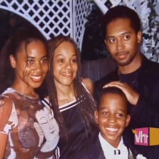 The future music icon seen with her dad and siblings in a post dated April 25, 2026 | Source: Facebook/phillyfametv