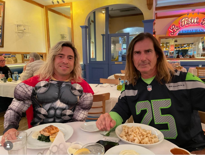 But he decided to follow a healthy lifestyle also because of the death of his brother. Here's a 2023 photo of Fabio with one of the members of the band Black Oxygen. | Source: Instagram/blackoxygenkc