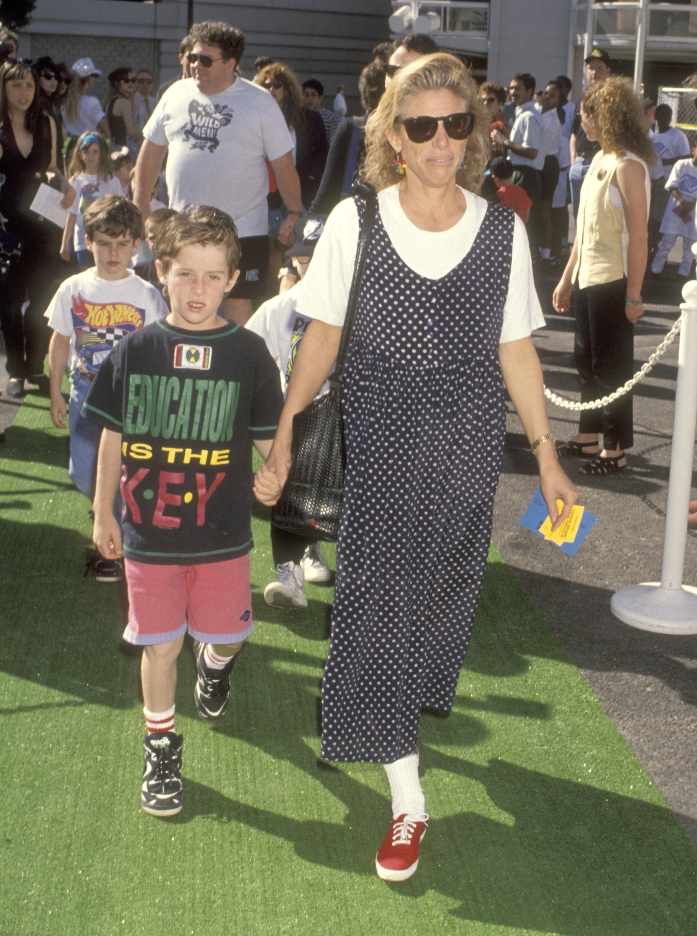 Elizabeth Glaser and Jake Glaser attend the 'Teenage Mutant Ninja Turtles III' Universal City Premiere on March 6, 1993, at Cineplex Odeon Cinemas in Universal City, California | Source: Getty Images