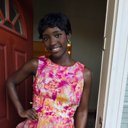 Carrie Everett smiling for a photo. | Source: GoFundMe/Help Carrie beat cancer!