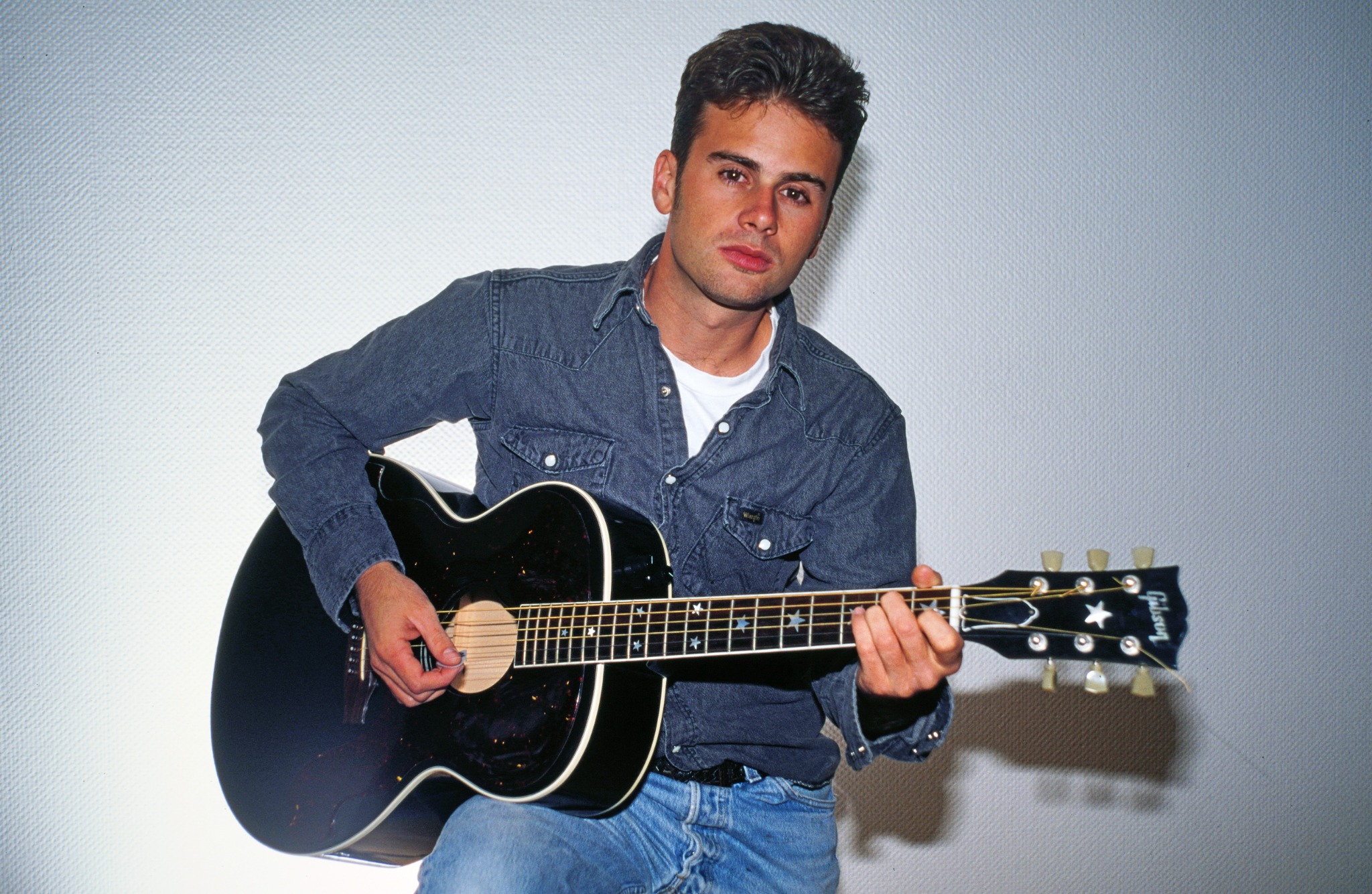 Jamie Walters' popularity extended far beyond "Beverly Hills, 90210," but an off-screen romance would eventually leave a lasting impression on the singer and actor. | Source: Getty Images
