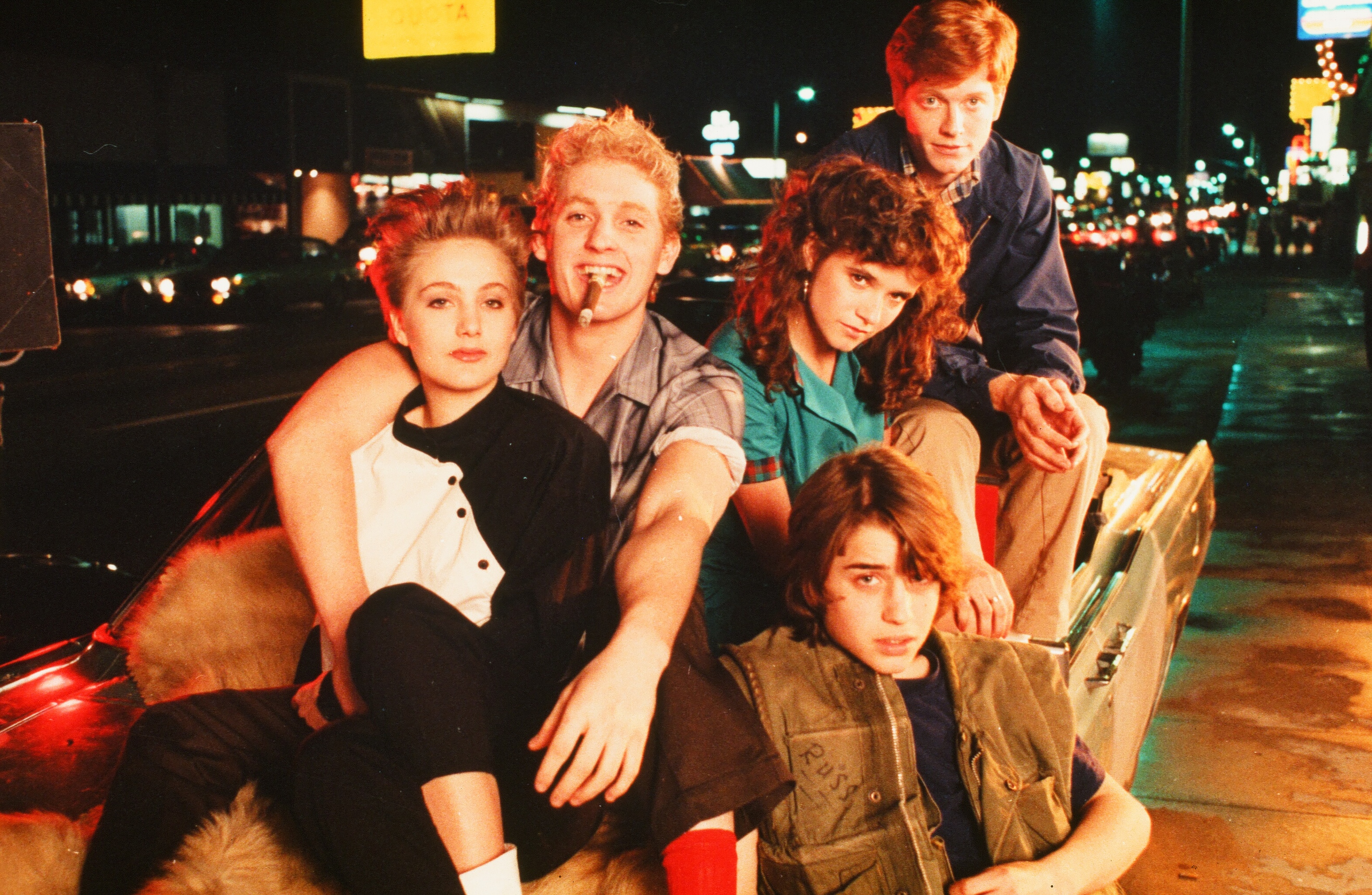 Jenny Wright, Chris Penn, Lea Thompson, Eric Stoltz, and Ilan Mitchell-Smith captured the vibrant spirit of 1980s youth culture. In this photo, they posed for the Universal Studios movie "The Wild Life" circa 1984. | Source: Getty Images