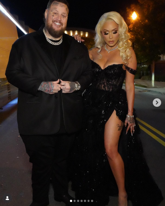 She could not imagine how other women survived going through multiple grueling IVF cycles. In this photo, they posed in Nashville, Tennessee, for an elegant night out on November 21, 2024. | Source: Instagram/xomgitsbunnie