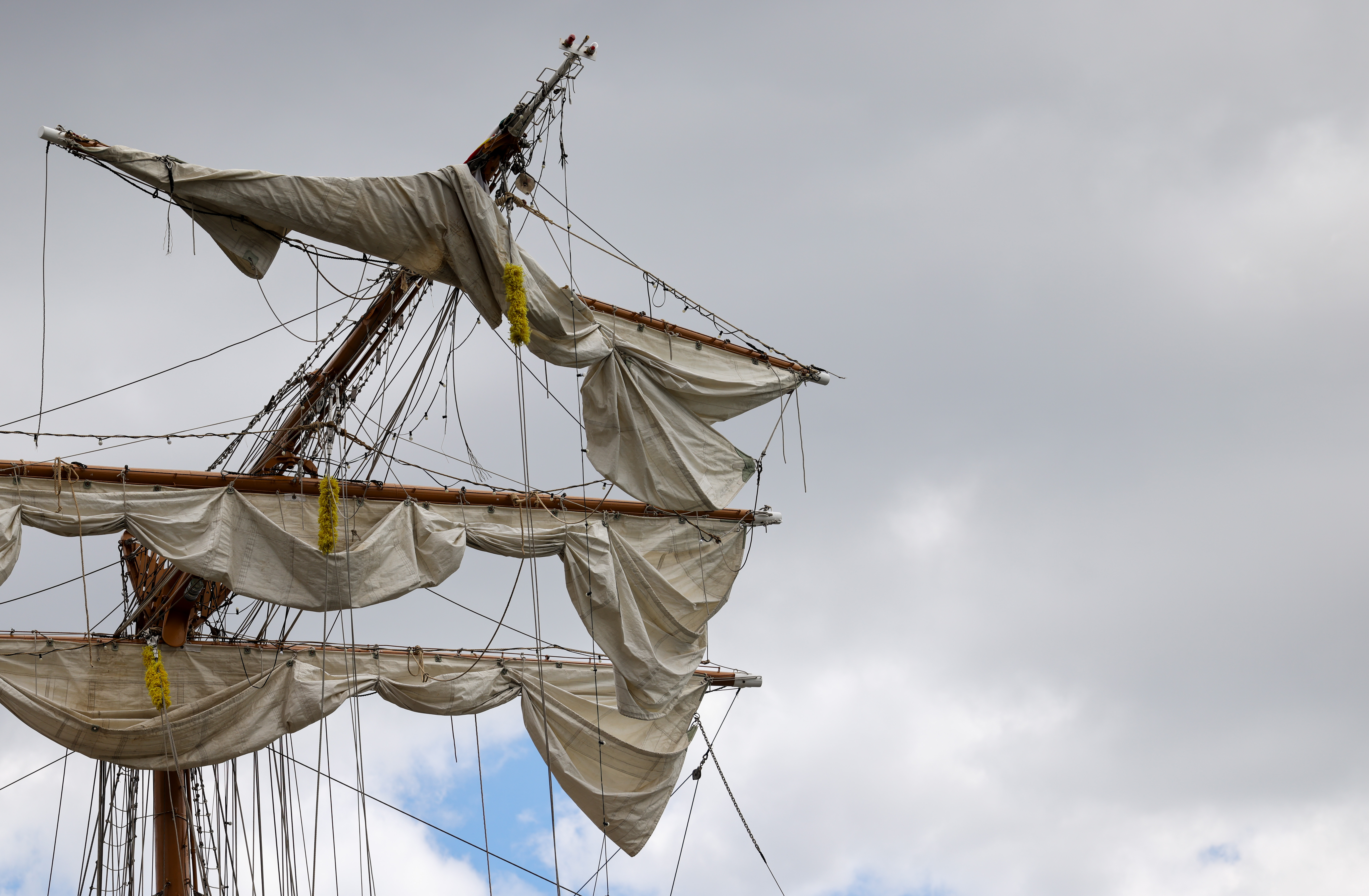 The damaged masts of the Mexican Navy training ship that crashed into the Brooklyn Bridge, are seen as it sits docked at Pier 36 in lower Manhattan on May 18, 2025 in New York City. | Source: Getty Images