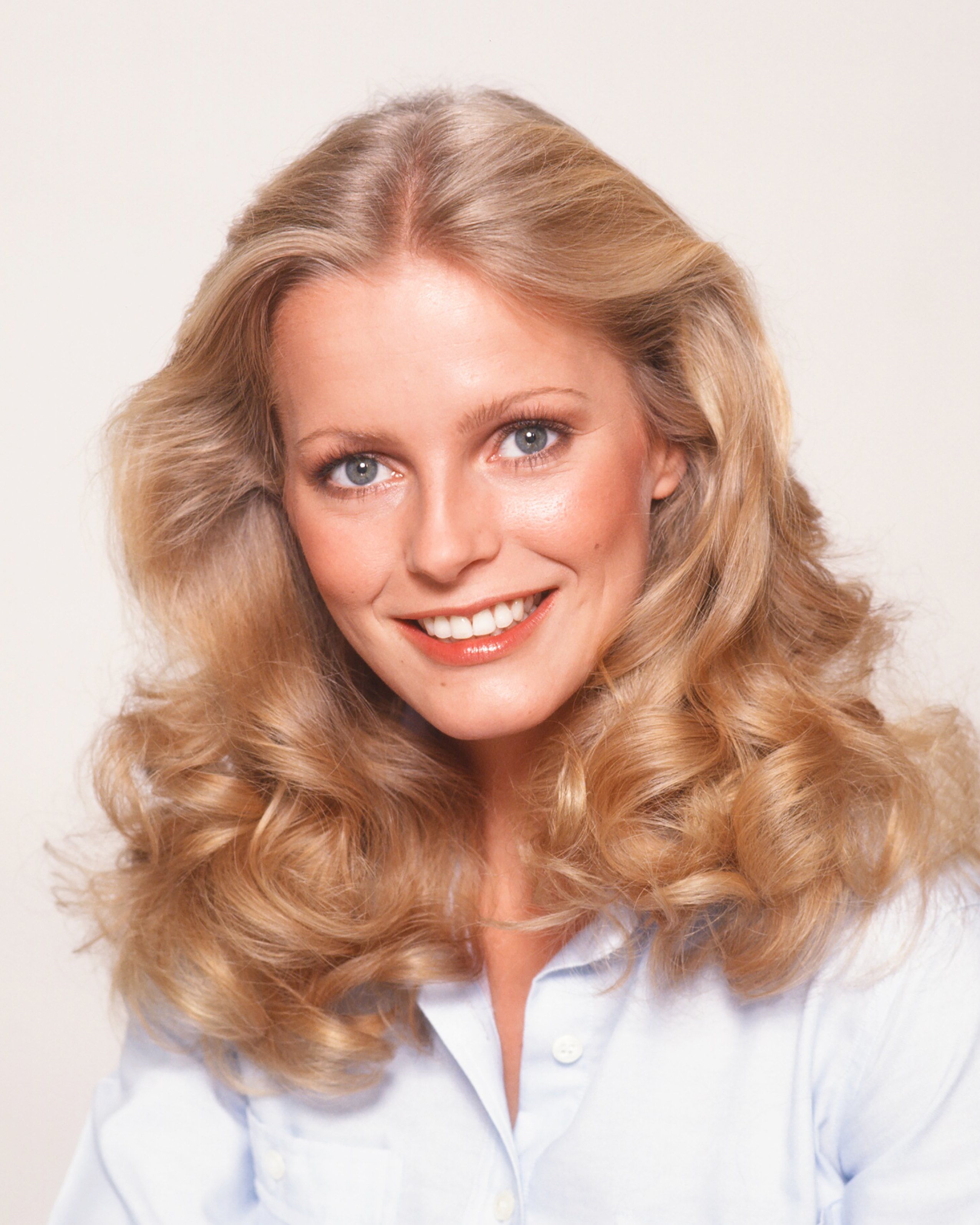 Cheryl Ladd poses for a portrait in Los Angeles in 1980, her bright smile and voluminous blonde hair reflecting the effortless charm that made her a standout star of television. | Source: Getty Images