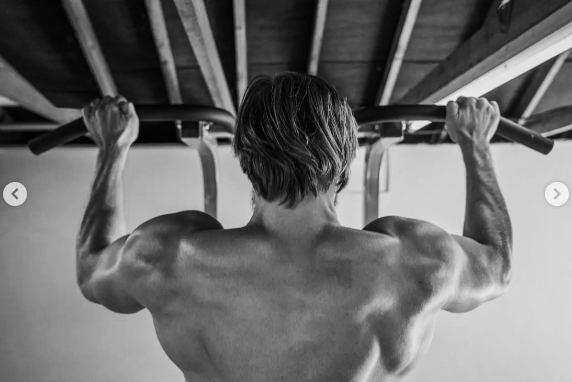 Alexander Skarsgård's muscular back and shoulders were on full display as he performed a pull-up, highlighting two areas developed for Amleth's imposing build. | Source: Instagram/aidanmonaghanphotographer