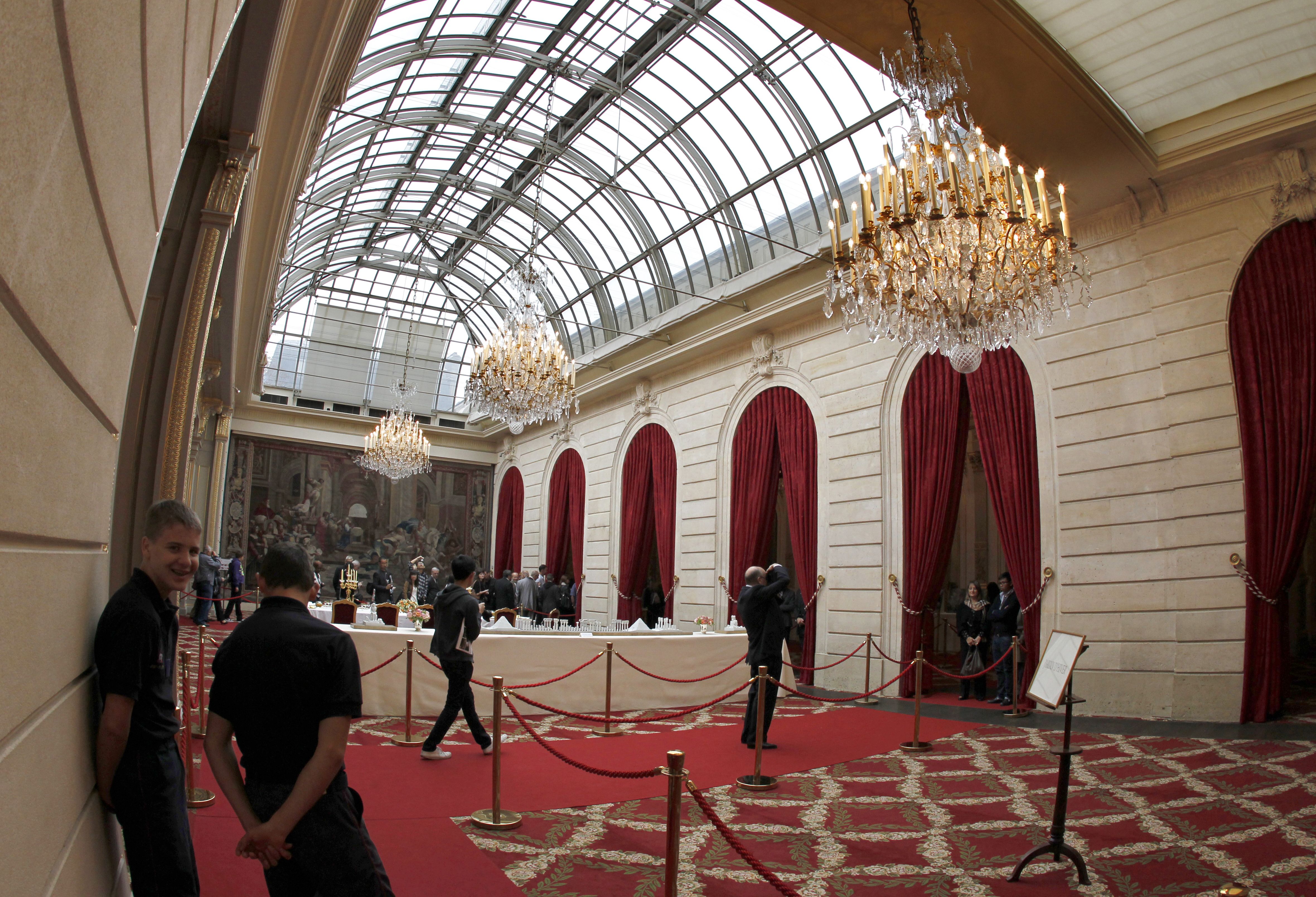 Tourists gathered inside the Winter Garden in Paris, France on September 17, 2011. | Source: Getty Images