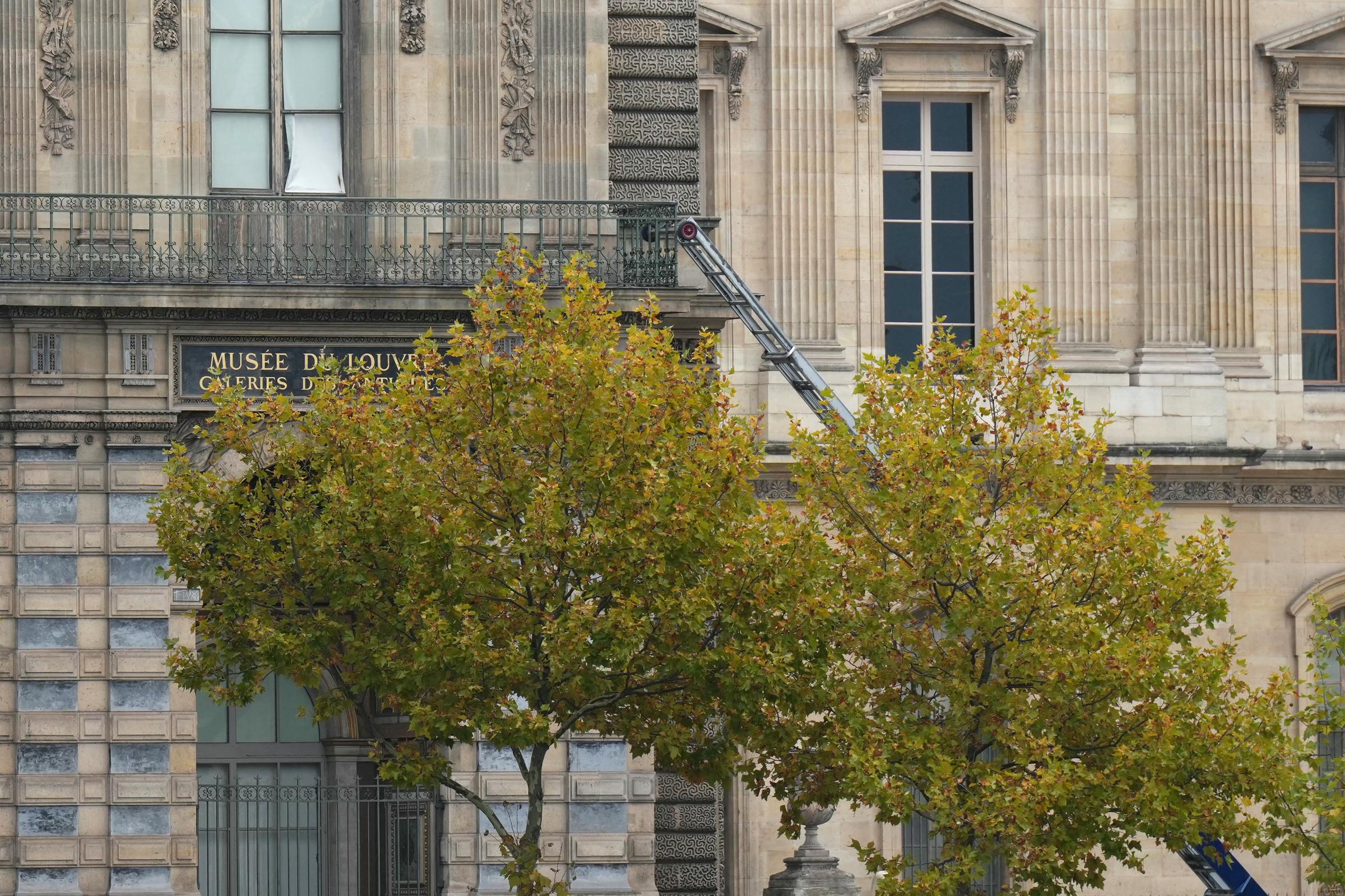 A furniture elevator used by robbers to enter the Louvre on Quai François Mitterrand in Paris, France, on October 19, 2025. | Source: Getty Images
